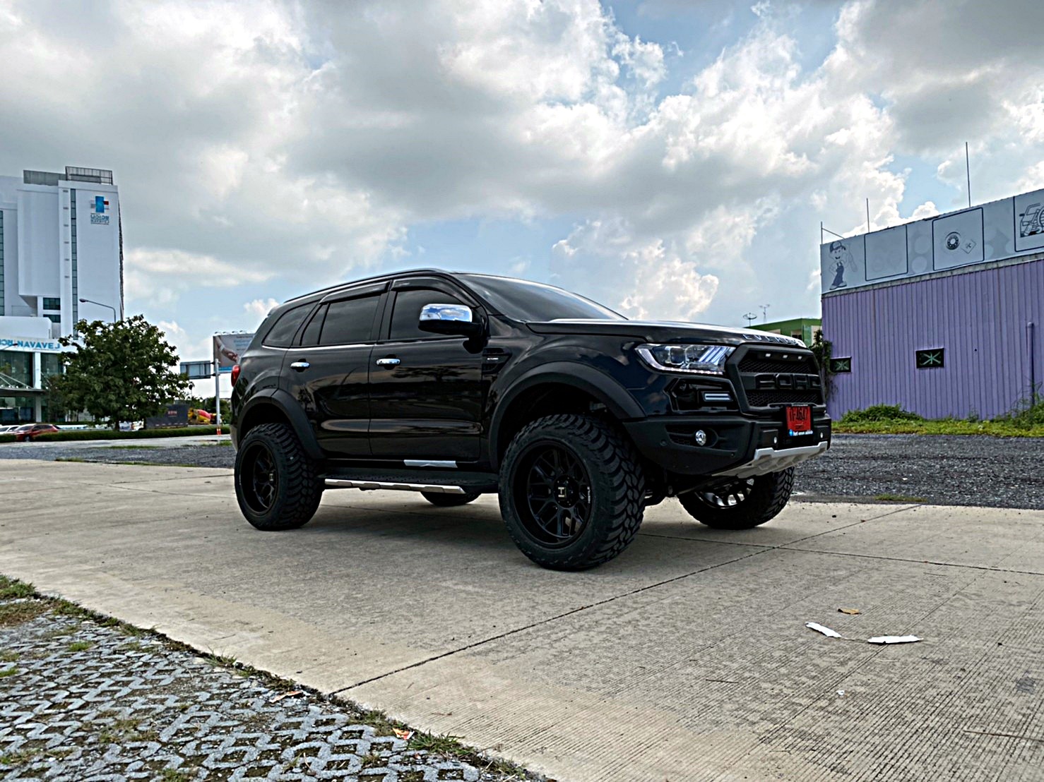 FORD EVEREST ทรงเมกา ล้อ HOSTILE H120 โคตรหล่อ