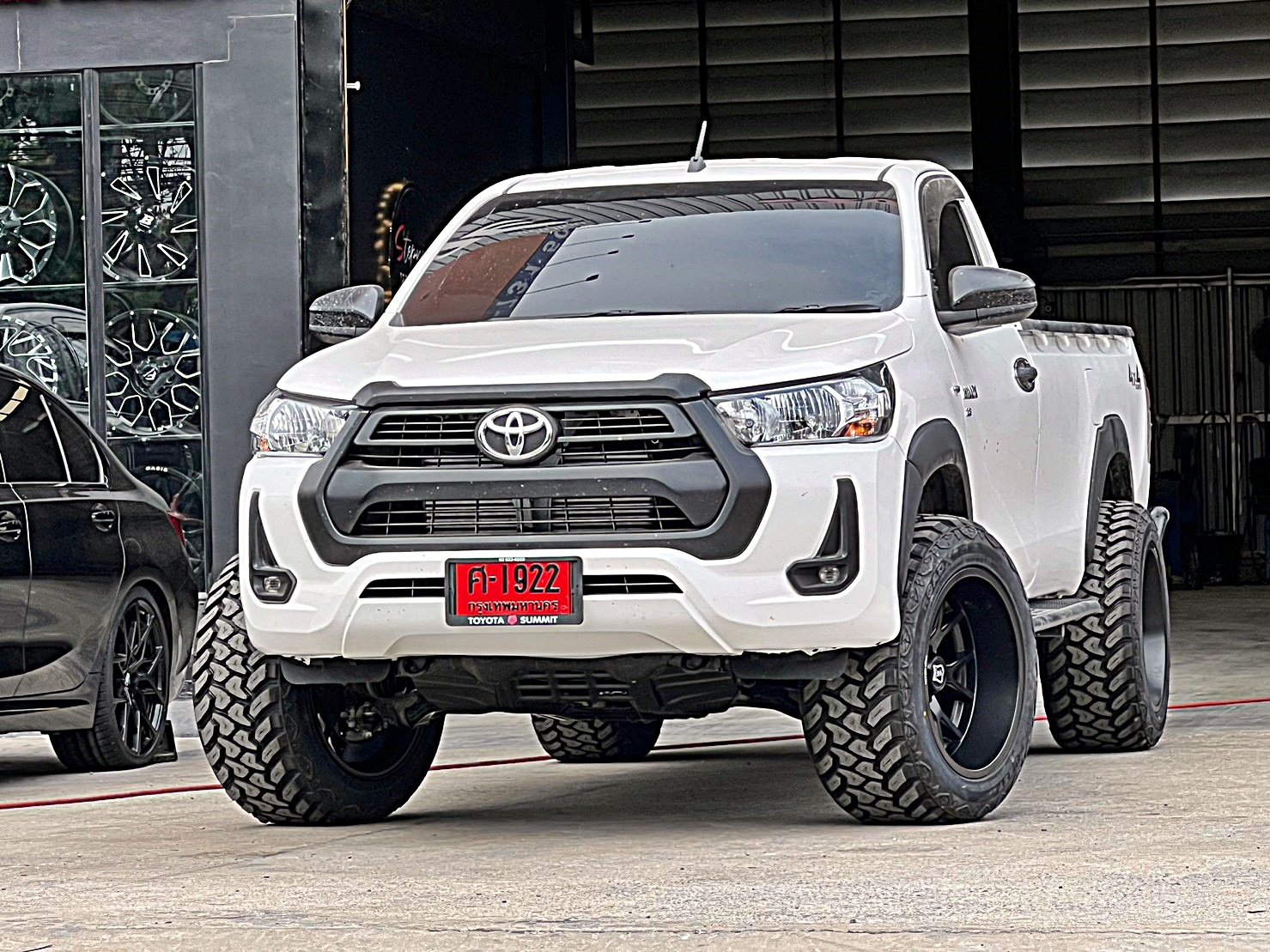 TOYOTA REVO แต่งทรงเมกาที่ STEP9