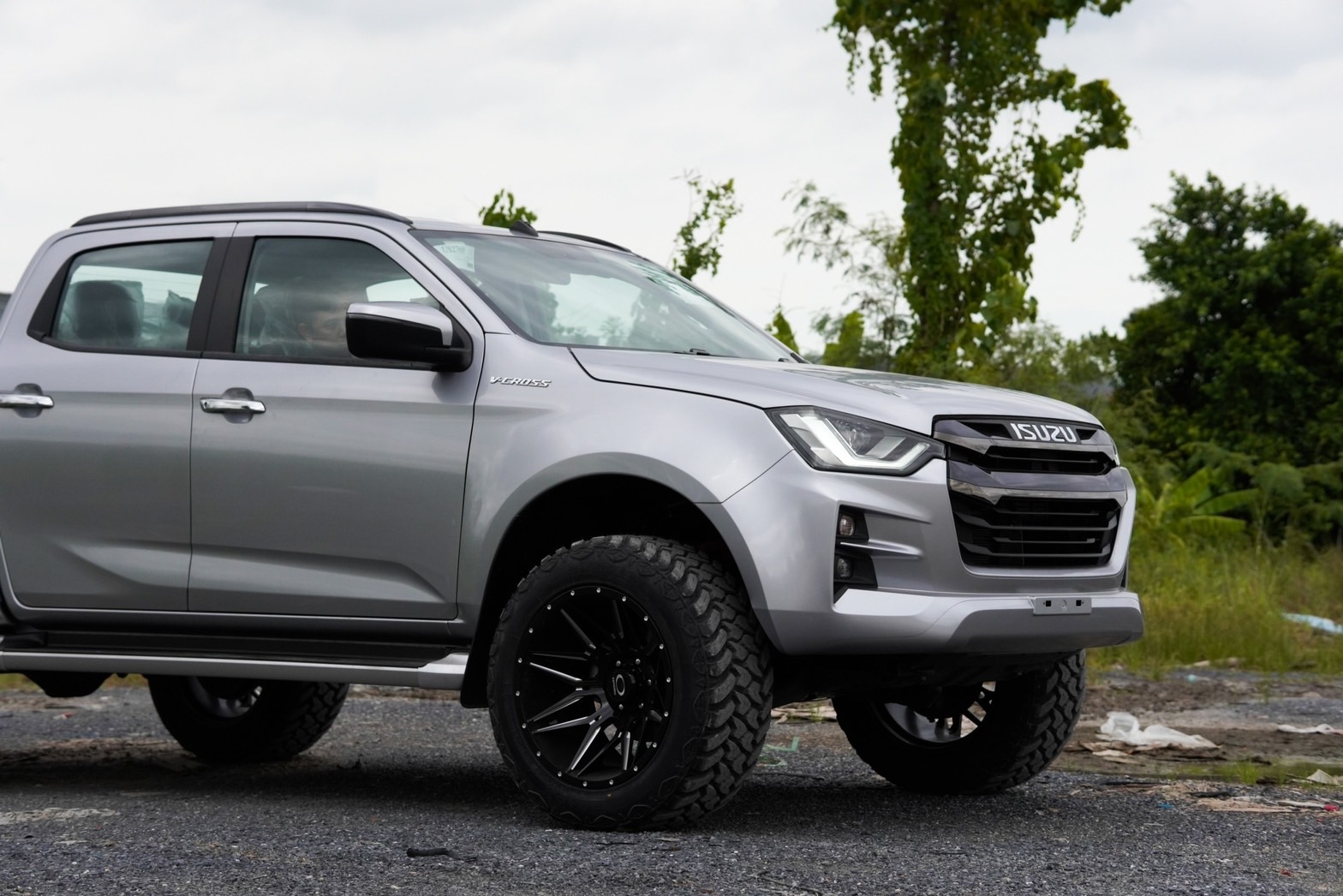 D-MAX ทรงเมกา จัดเต็ม