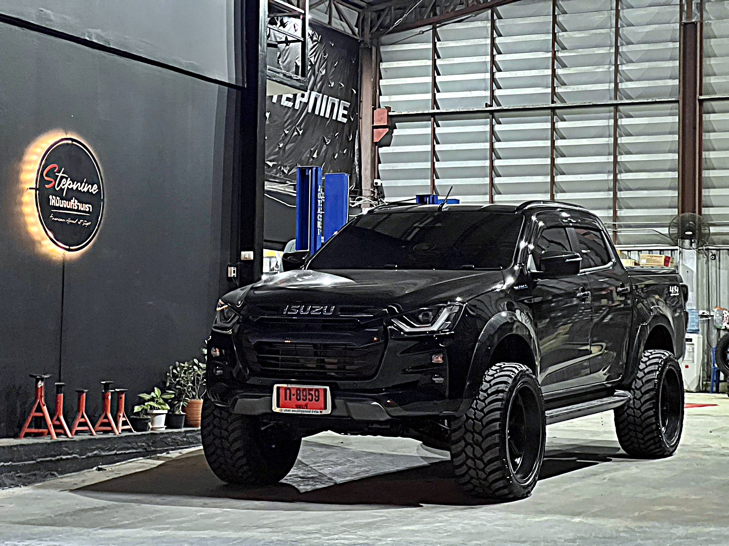 D-MAX ทรงเมกา จัดล้อแท้ HOSTILE ที่ STEP9