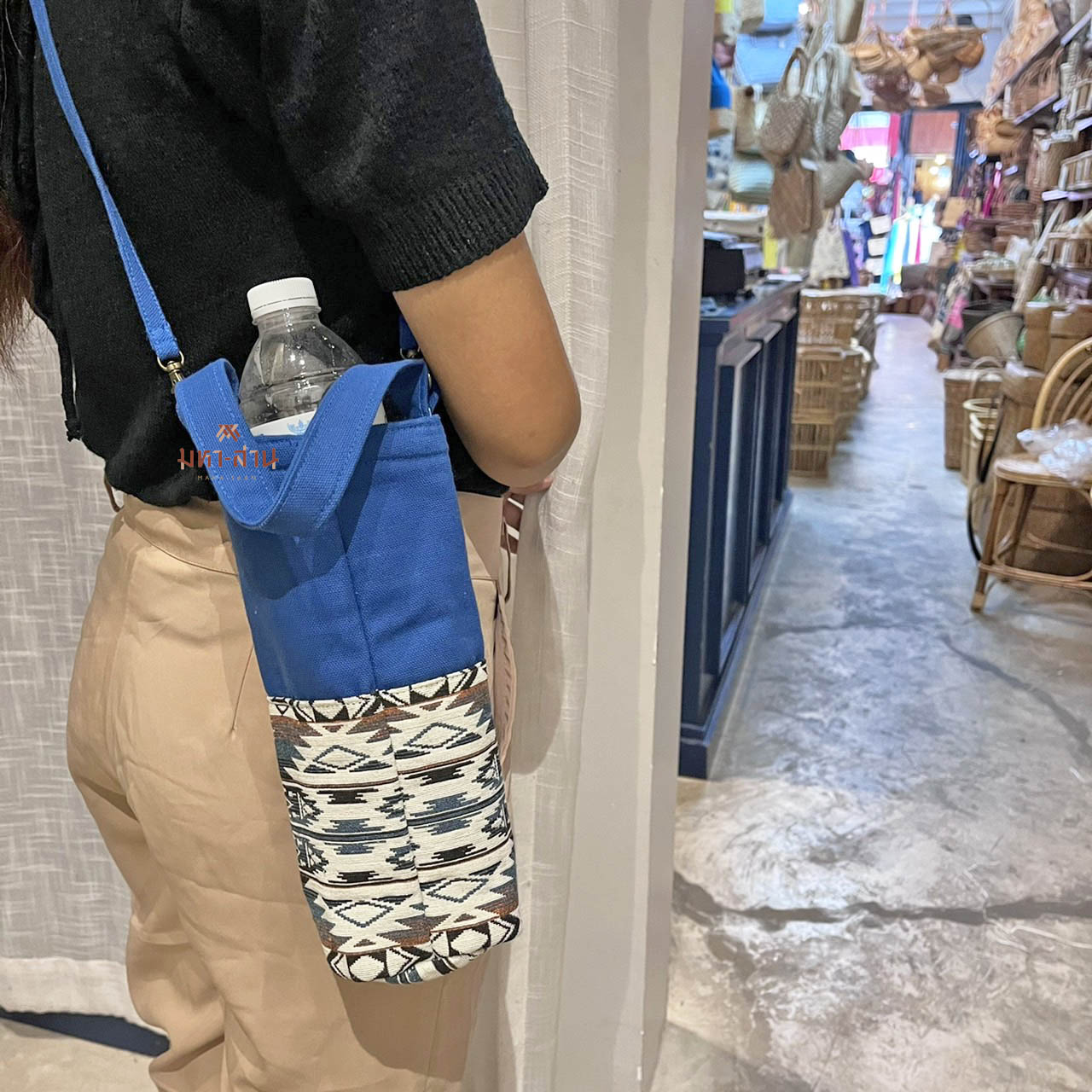 กระเป๋าใส่ขวดน้ำพกพา แต่งผ้าไทย คละแบบ 🍷