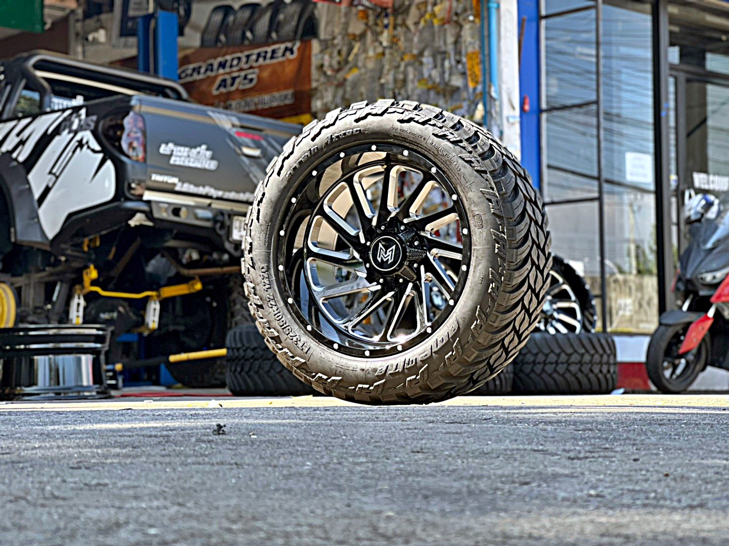 TRITON ทรงเมกา ที่ STEP9