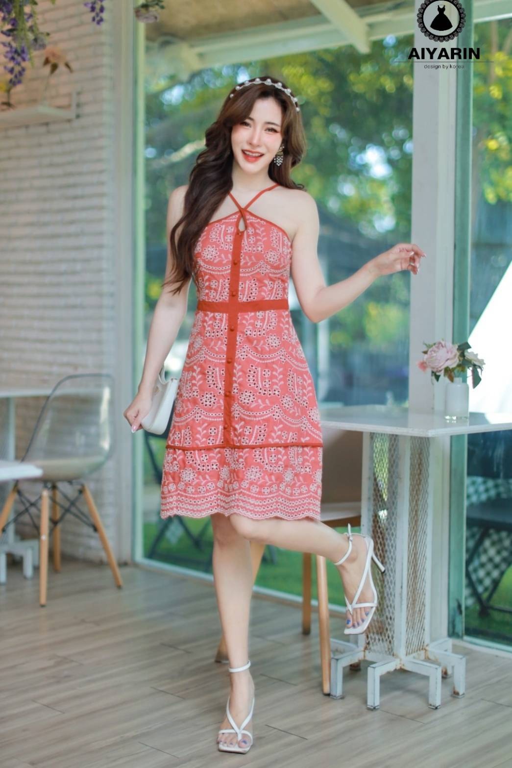 เดรสปักผ้าลูกไม้ดอกไม้นูนๆ ผ้าสวยมั้กๆๆสั่งทำดอกอย่างเเน่นนะคะสวยมากค่ะ ดีไซน์ชสวยมั้กๆ น่ารักมากๆปักทั้งชุดซับในอย่างดีรูดเอวได้สวยไฮโซมั้กๆๆคะๆ