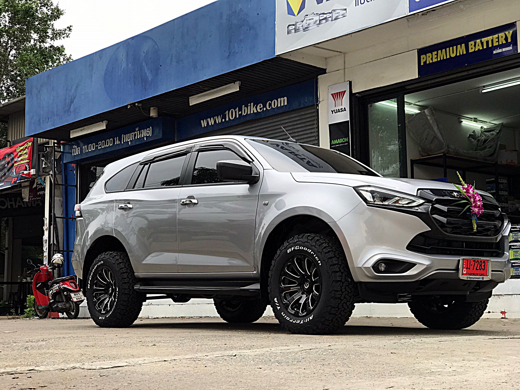 MU-X ป้ายแดง ล้อ FUEL DIESEL ที่ STEP9
