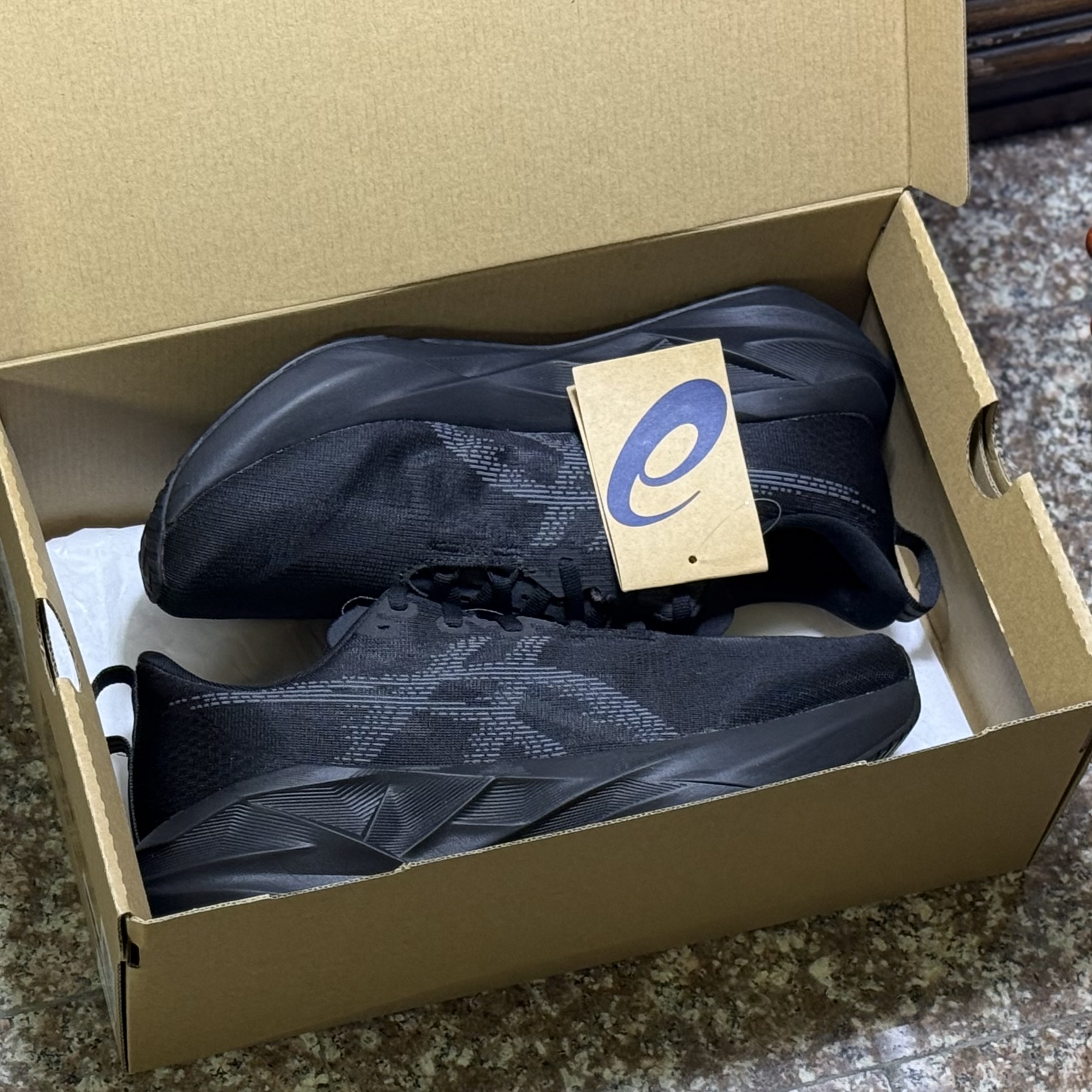 รองเท้าวิ่ง ASICS NovaBlast 5 ‘AllBlack’ (M9.5US)