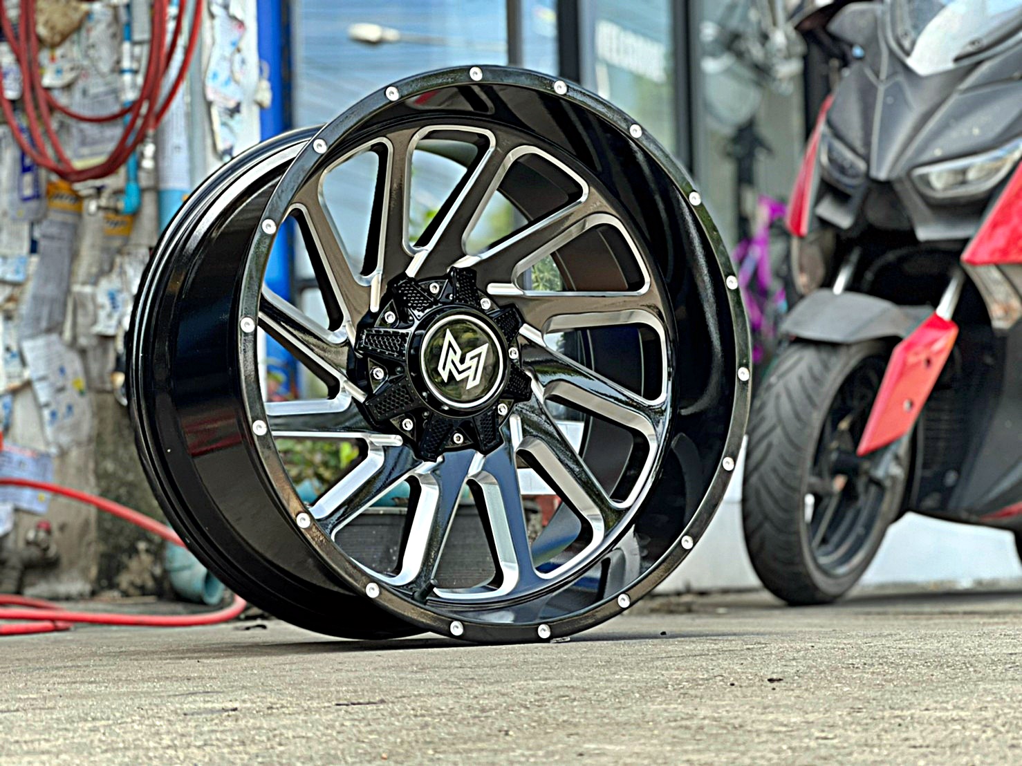 TRITON ทรงเมกา ที่ STEP9