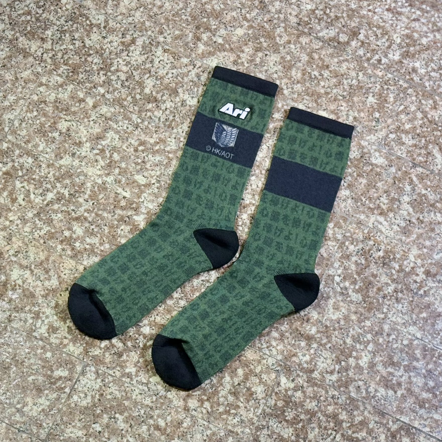 ถุงเท้าวิ่ง Ari X AOT Running Socks ‘LIMITED’ (3สี)