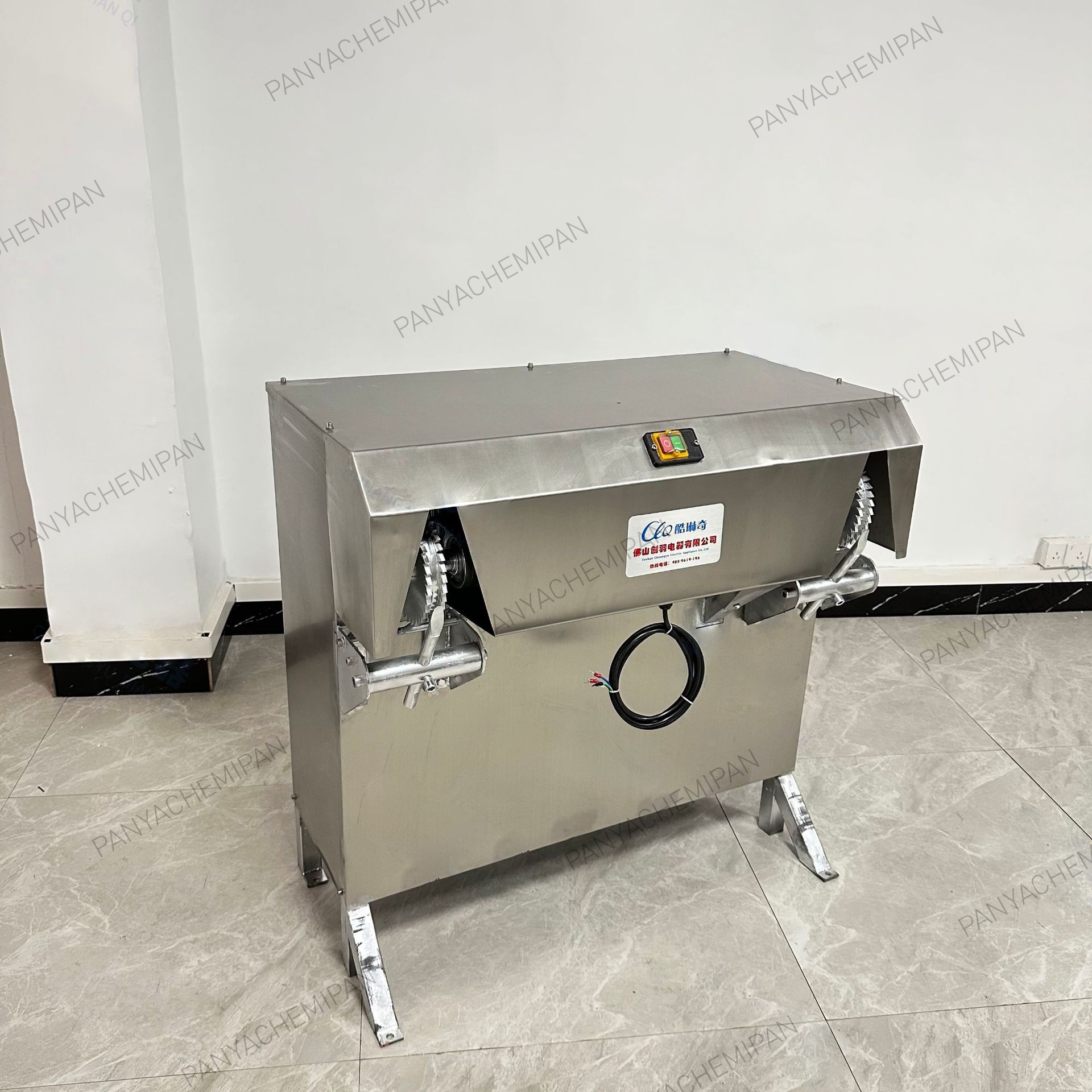 23596 เครื่องปอกเปลือกมะพร้าวสำหรับมะพร้าวทุกสายพันธุ์!