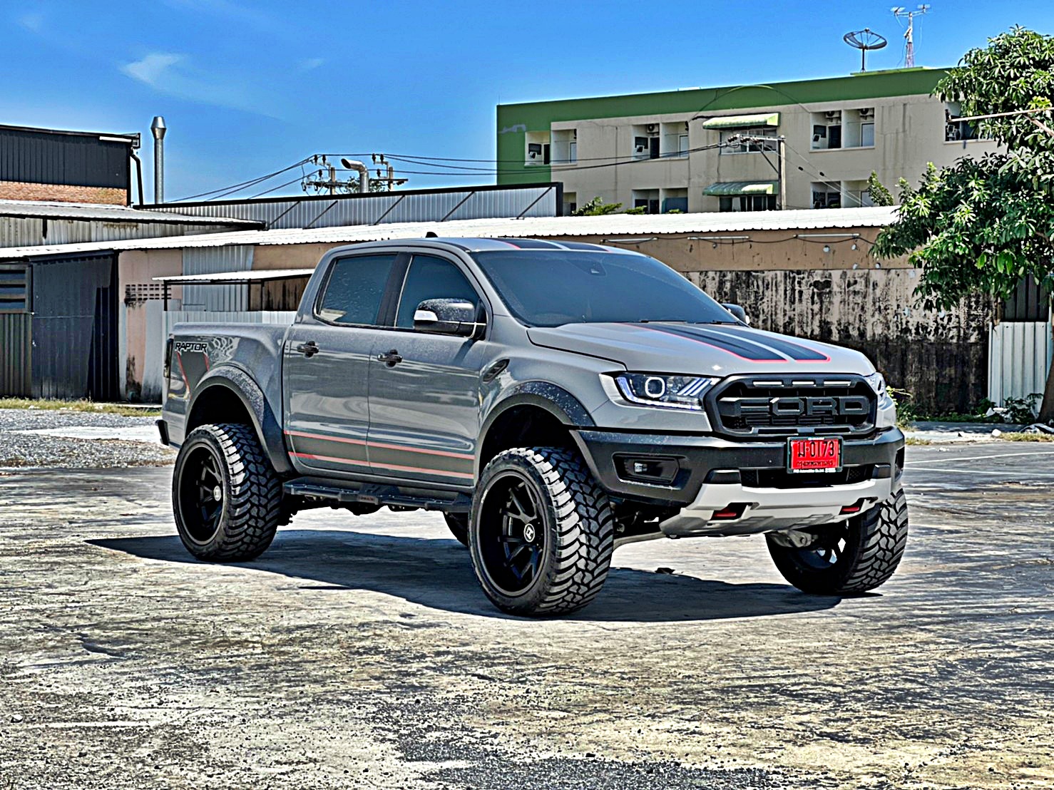 FORD RAPTOR ทรงเมกา่ ล้อ HOSTILE H113