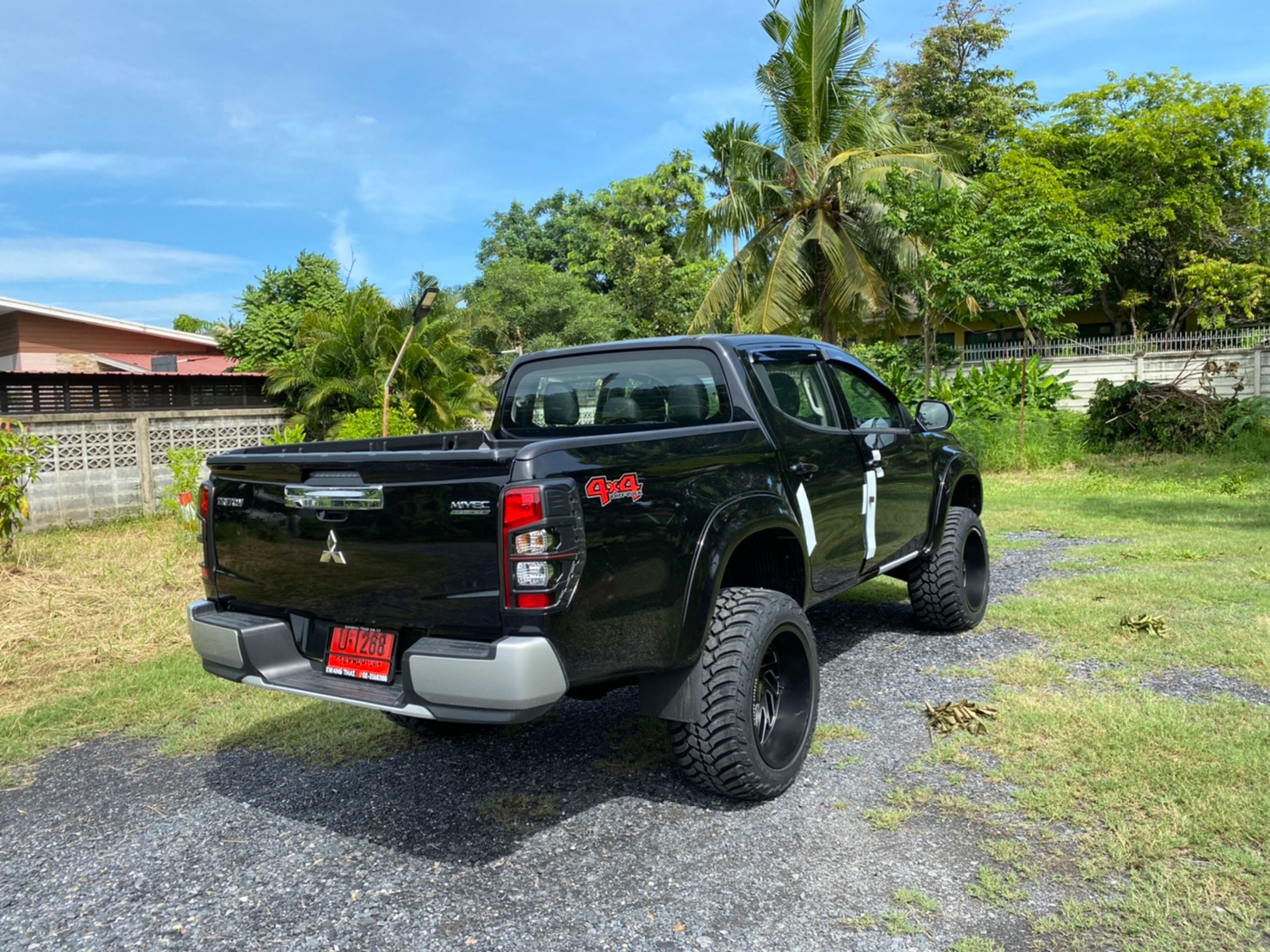 TRITON ป้ายแดงจัดทรงเมกาที่ STEP9