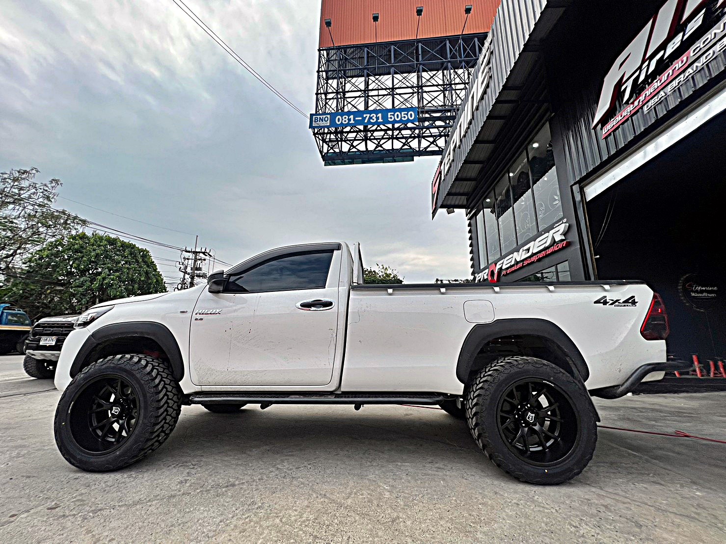 TOYOTA REVO แต่งทรงเมกาที่ STEP9