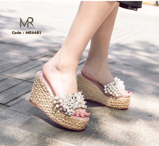 รองเท้าเตารีด แต่งเชือก ประดับวิบวับ