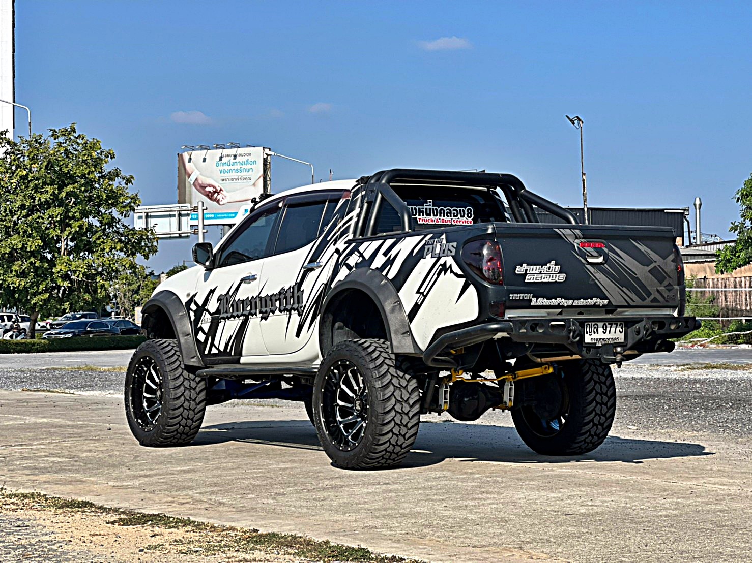 TRITON ทรงเมกา ที่ STEP9