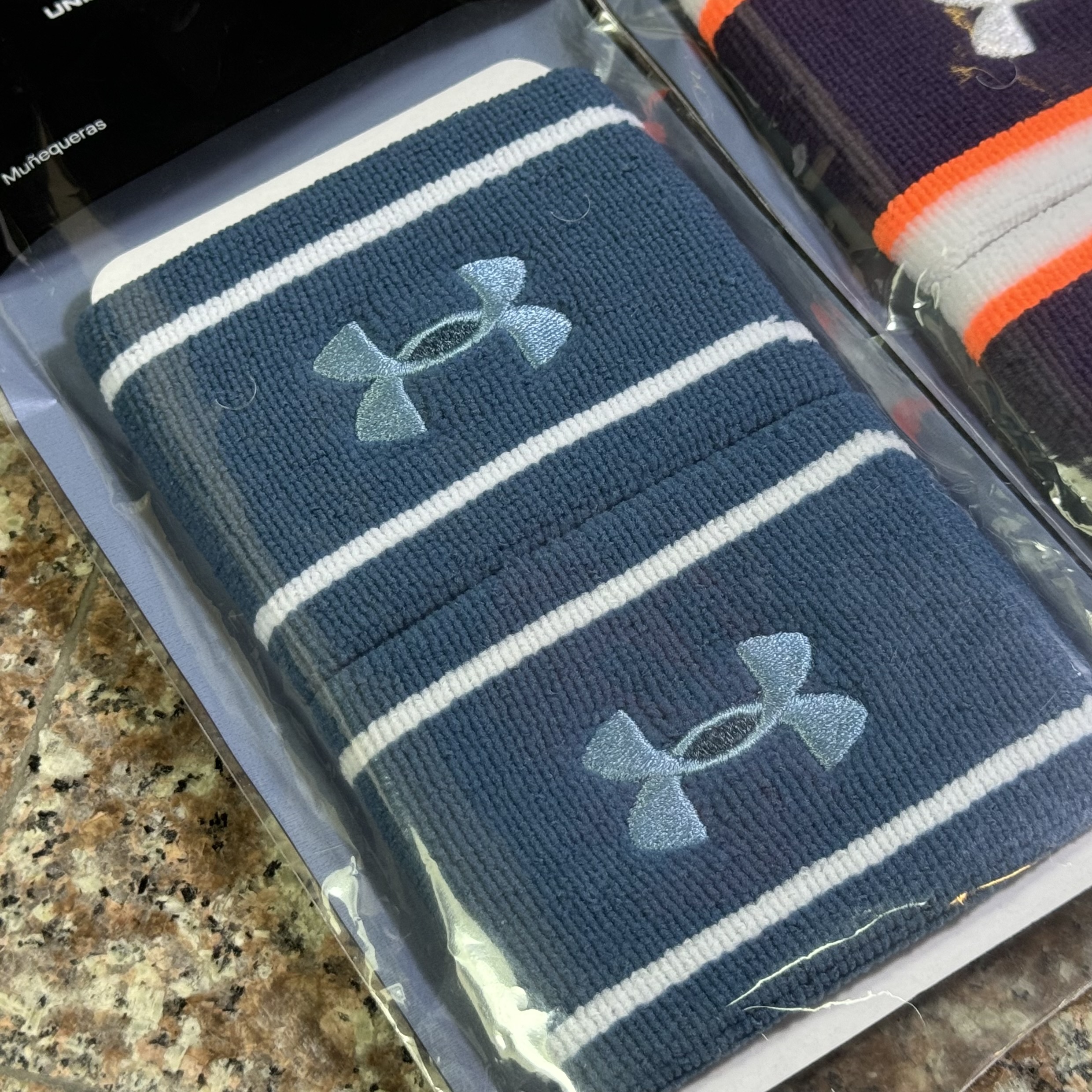 ผ้ารัดข้อมือ Under Armour Terry Wristband (3สี)