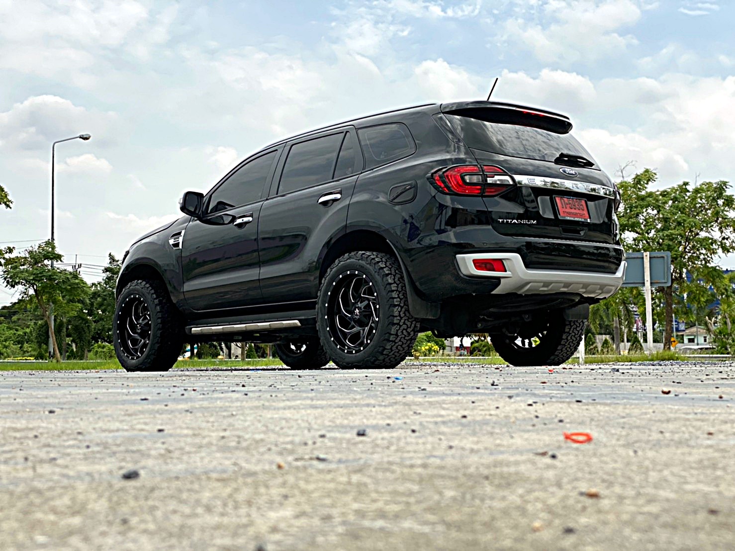 FORD EVEREST ป้ายแดงจัดล้อ20 แบบไม่ยก