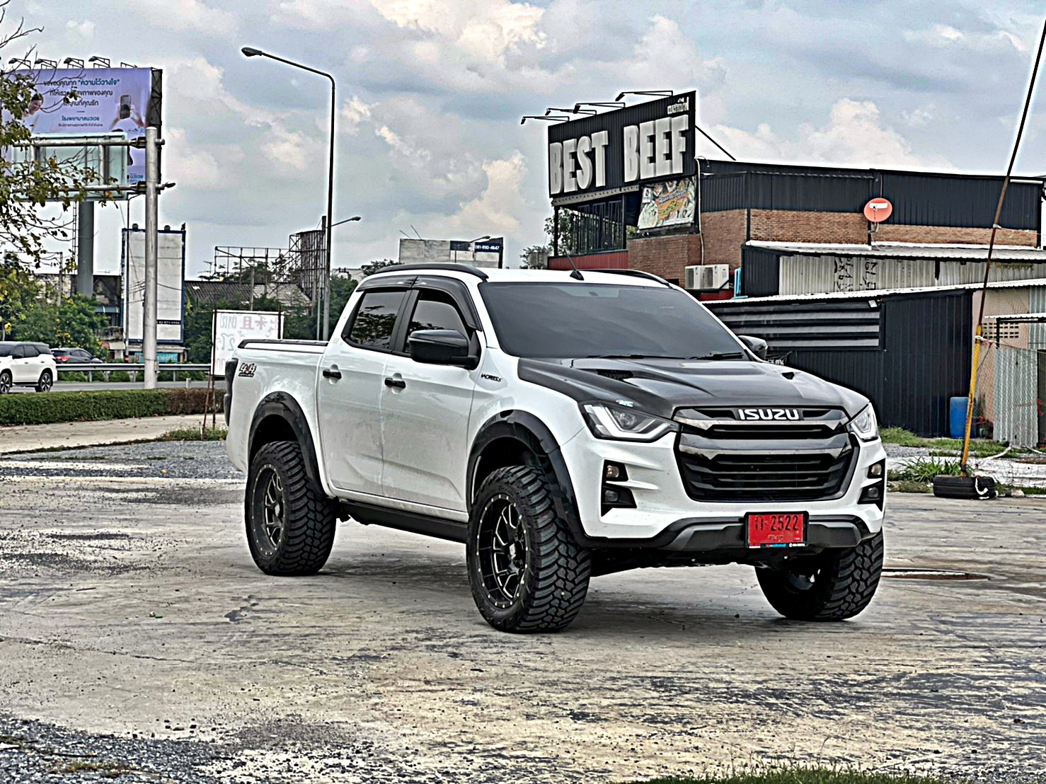 D-MAX ทรงเมกา โคตรหล่อที่ STEP9