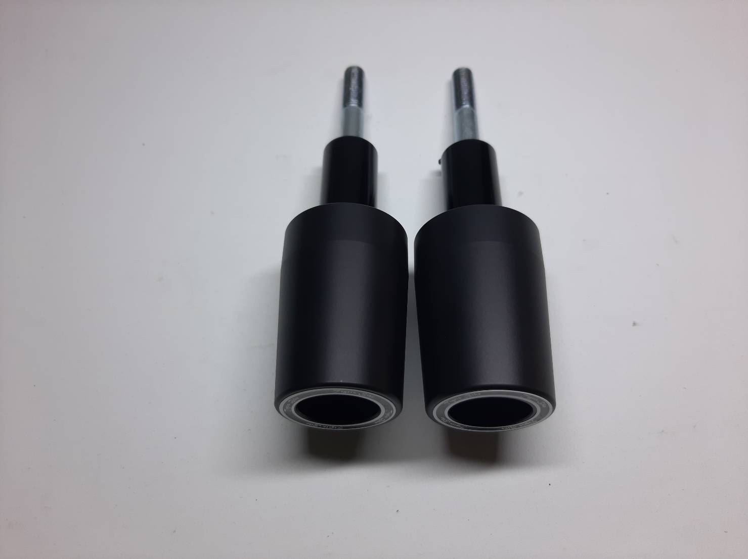 กันล้มข้าง GSX-S750 แบร์นTigris กันล้มผลิตจากอลูมิเนียมนำเข้า เกรด6061T651 และPOM ติดตั้งง่าย(65) สีดำ