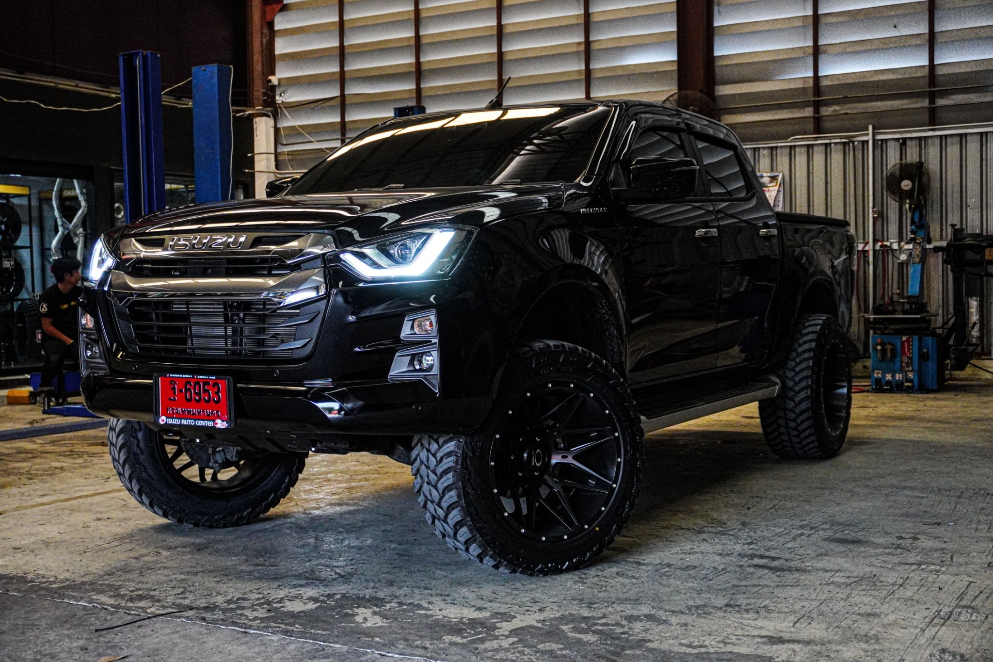 ISUZU V-CROSS แต่งทรงเมกาที่ STEP9