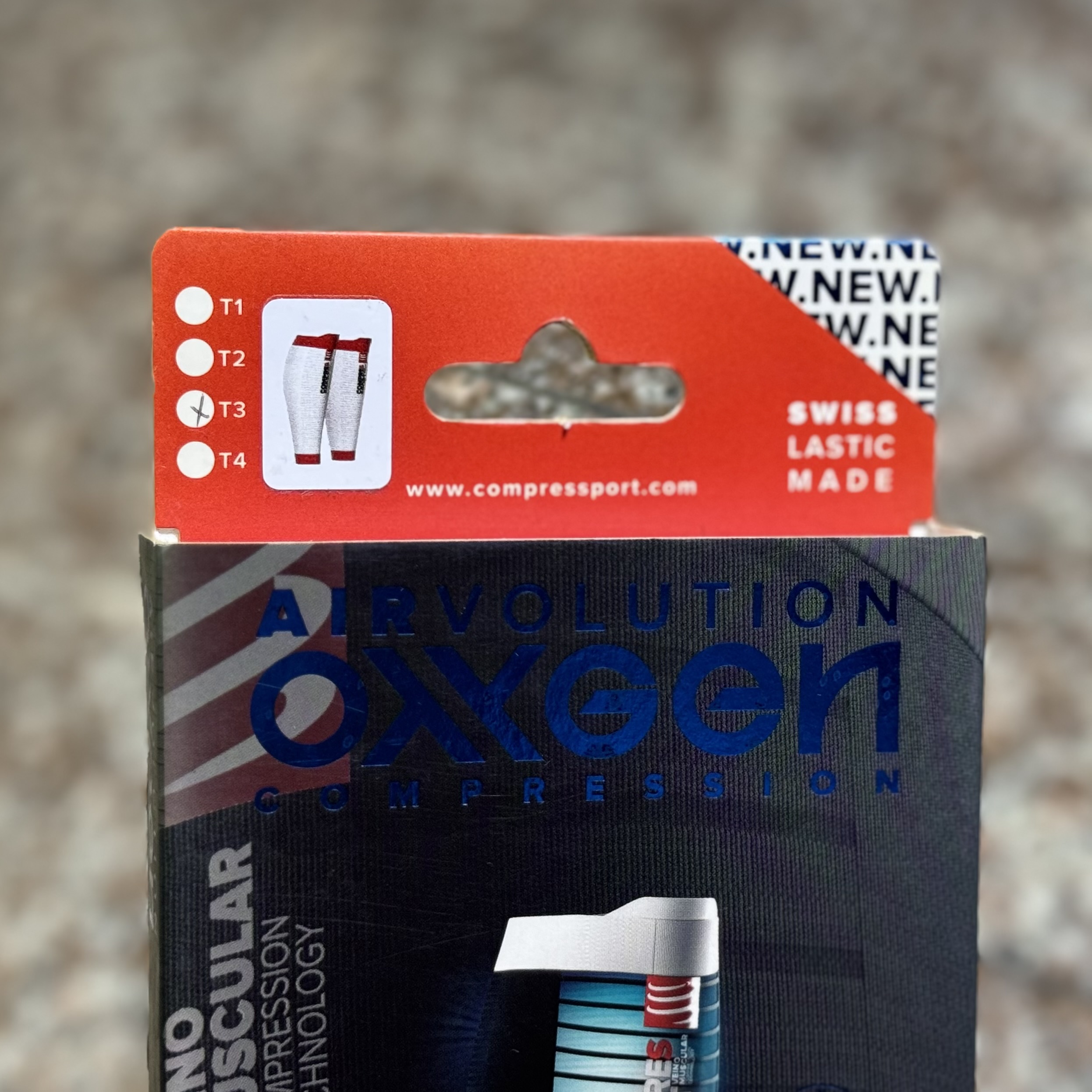 ซัพพอร์ตน่อง Compressport R2 Oxygen Calf Sleeve ‘White’ (T3,T4)