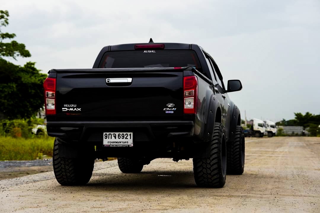 D-MAX ทรงเมกา อย่างหล่อ ที่ STEP9