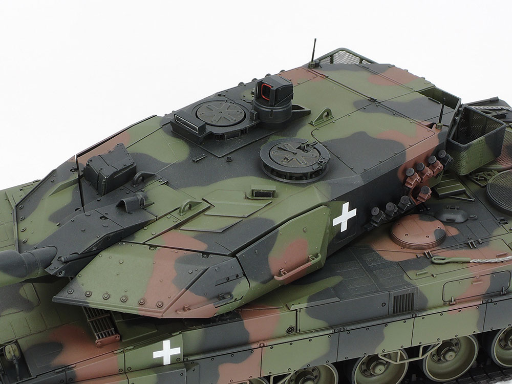 1/35 SCALE LEOPARD 2 A6 TANK "UKRAINE"