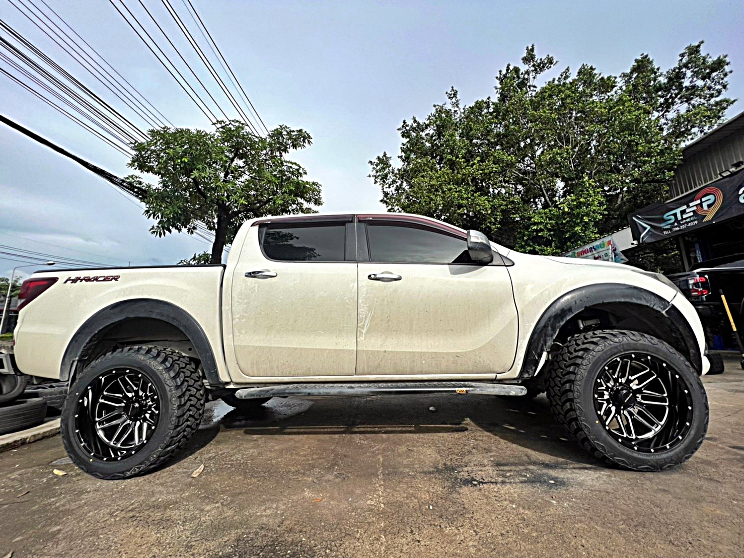 ตัวอย่างการแต่งรถแนวเมกา สำหรับ MAZDA