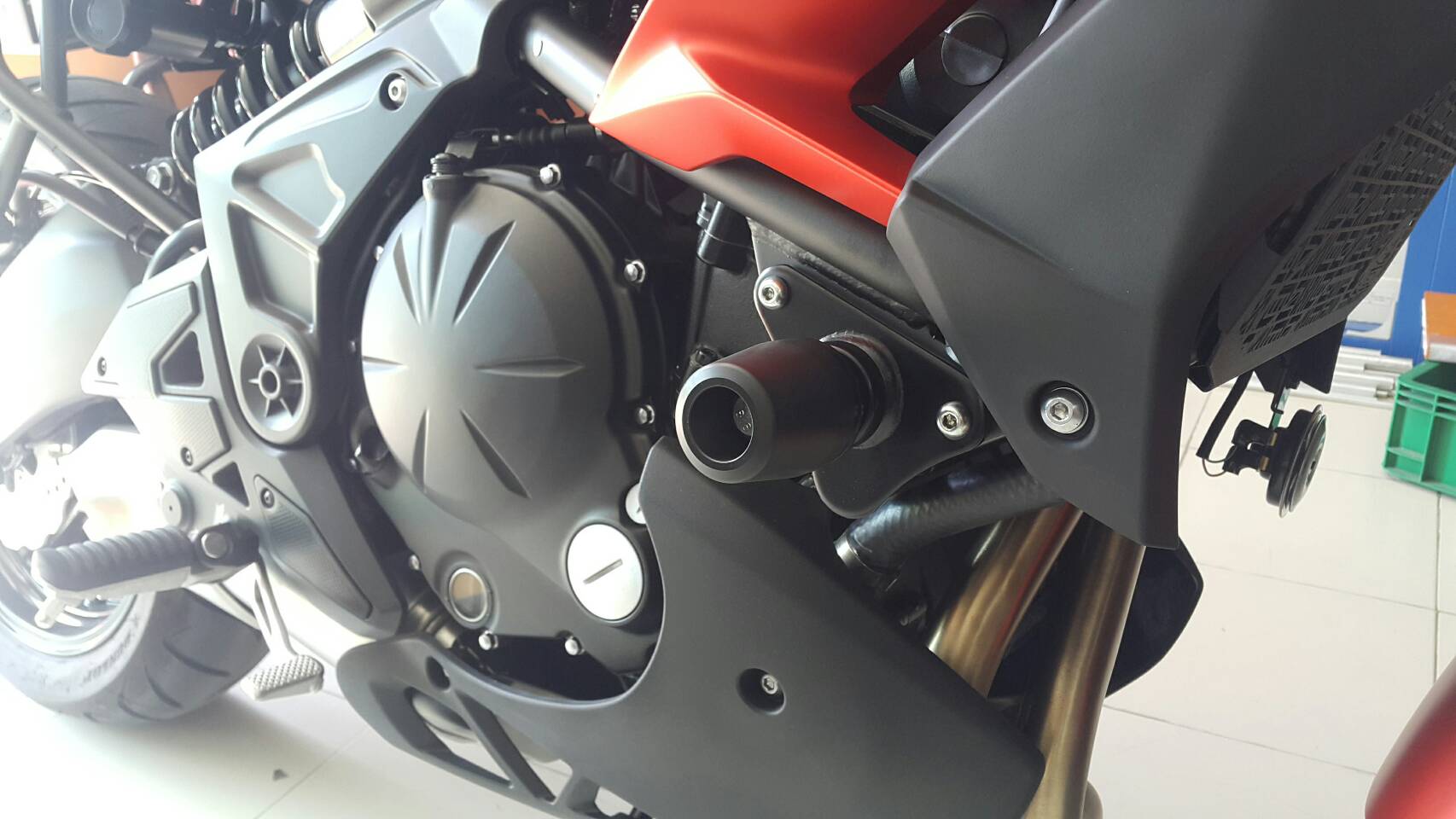กันล้มข้าง Versys 650 แบร์นMothracing สีดำ