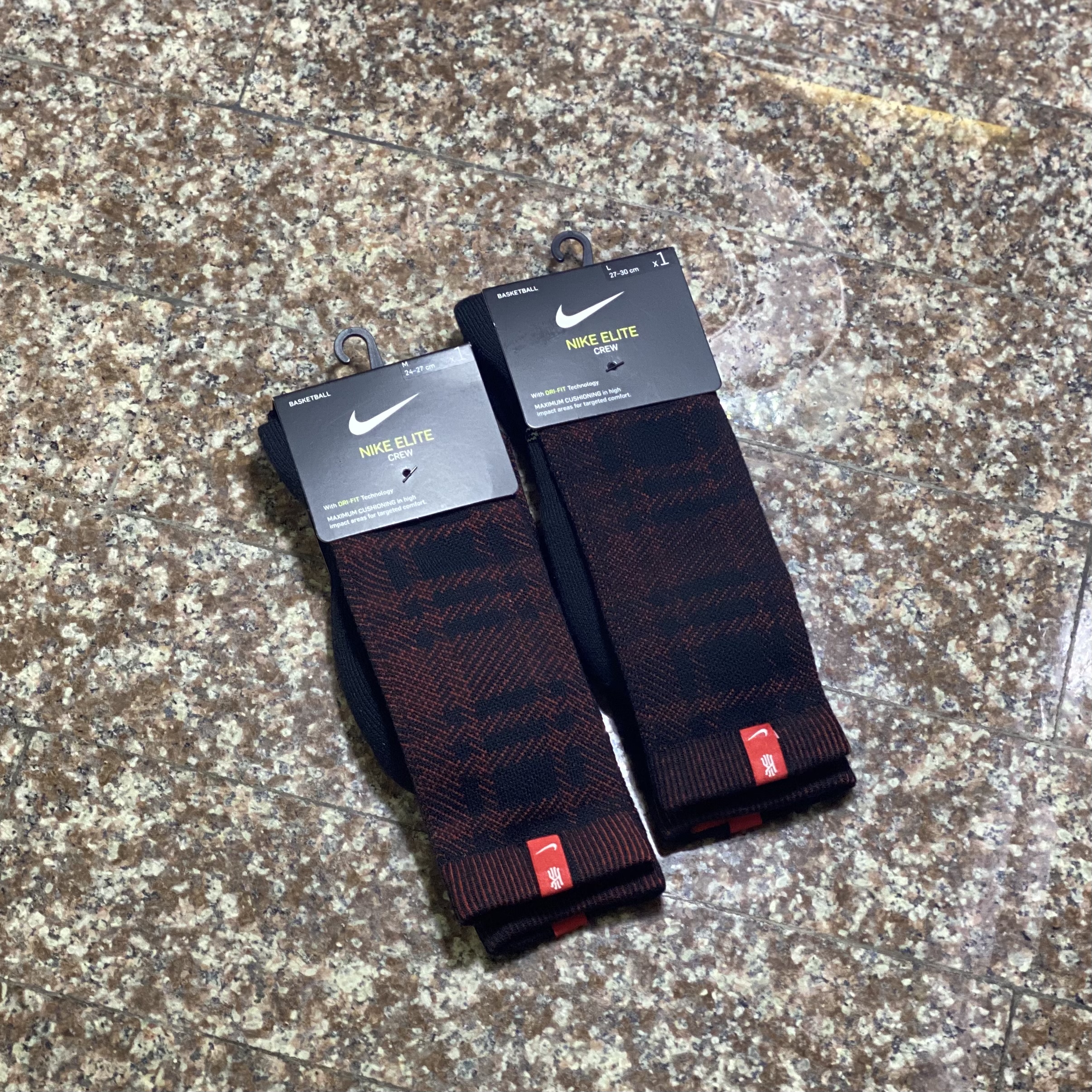 ถุงเท้า Nike ‘Kyrie’ Elite Crew Socks (M,L)