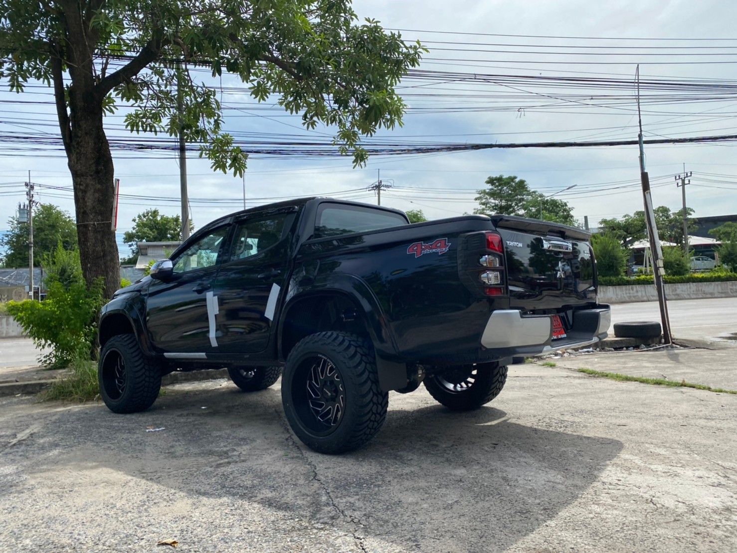 TRITON ป้ายแดงจัดทรงเมกาที่ STEP9