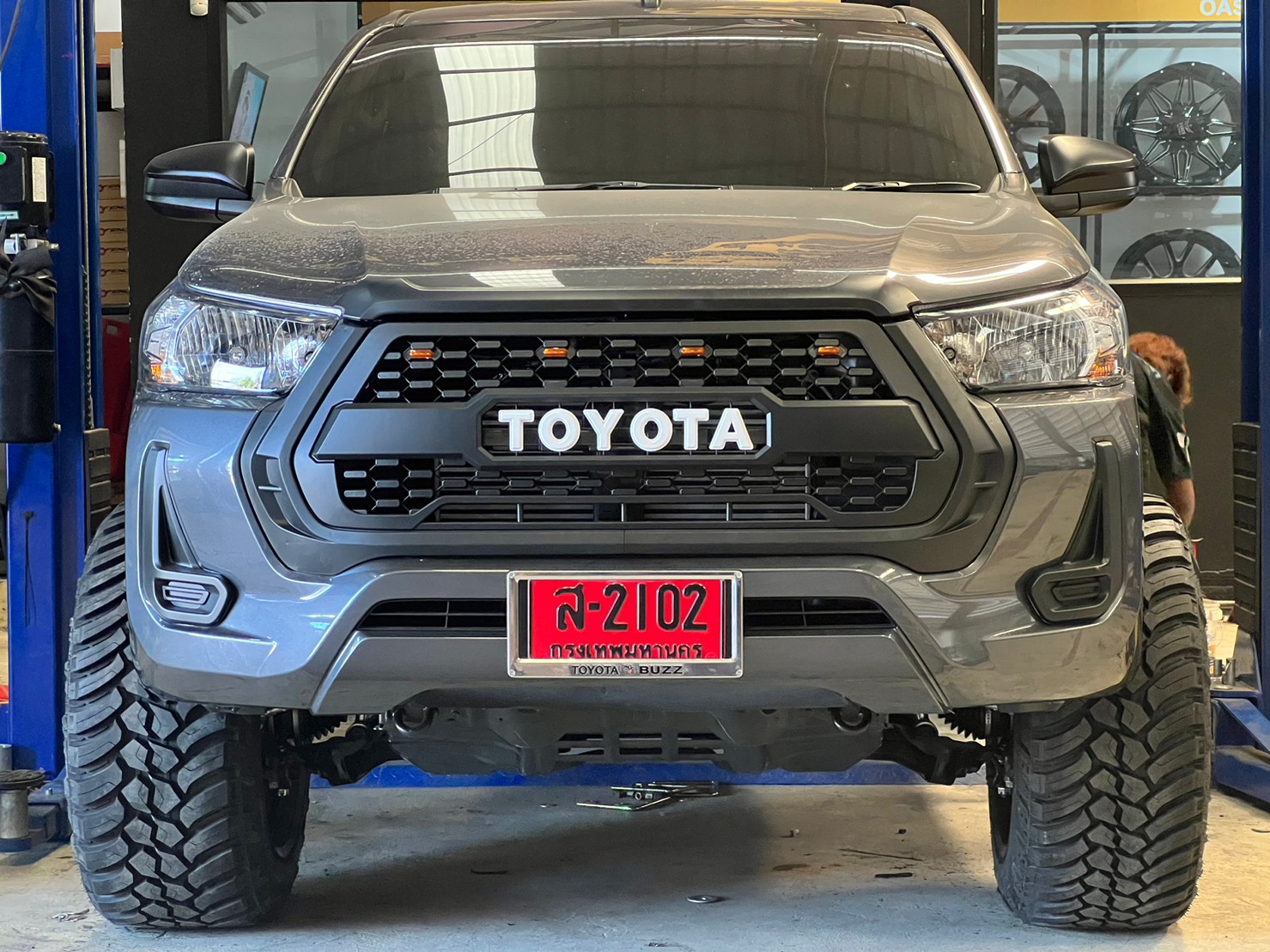 TOYOTA REVO หัวเดียว ทรงเมกา ที่ STEP9