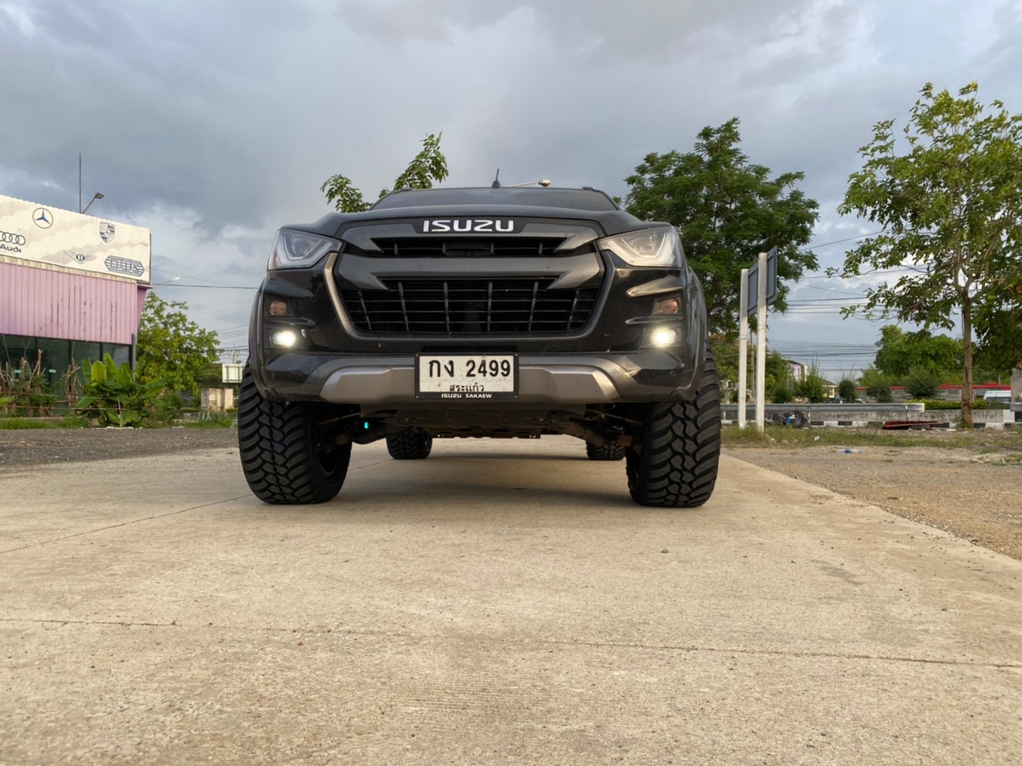 DMAX ขับมาจากสระแก้ว จัดทรงเมกาที่STEP9