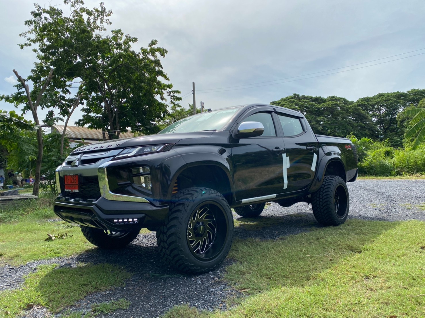 TRITON ป้ายแดงจัดทรงเมกาที่ STEP9