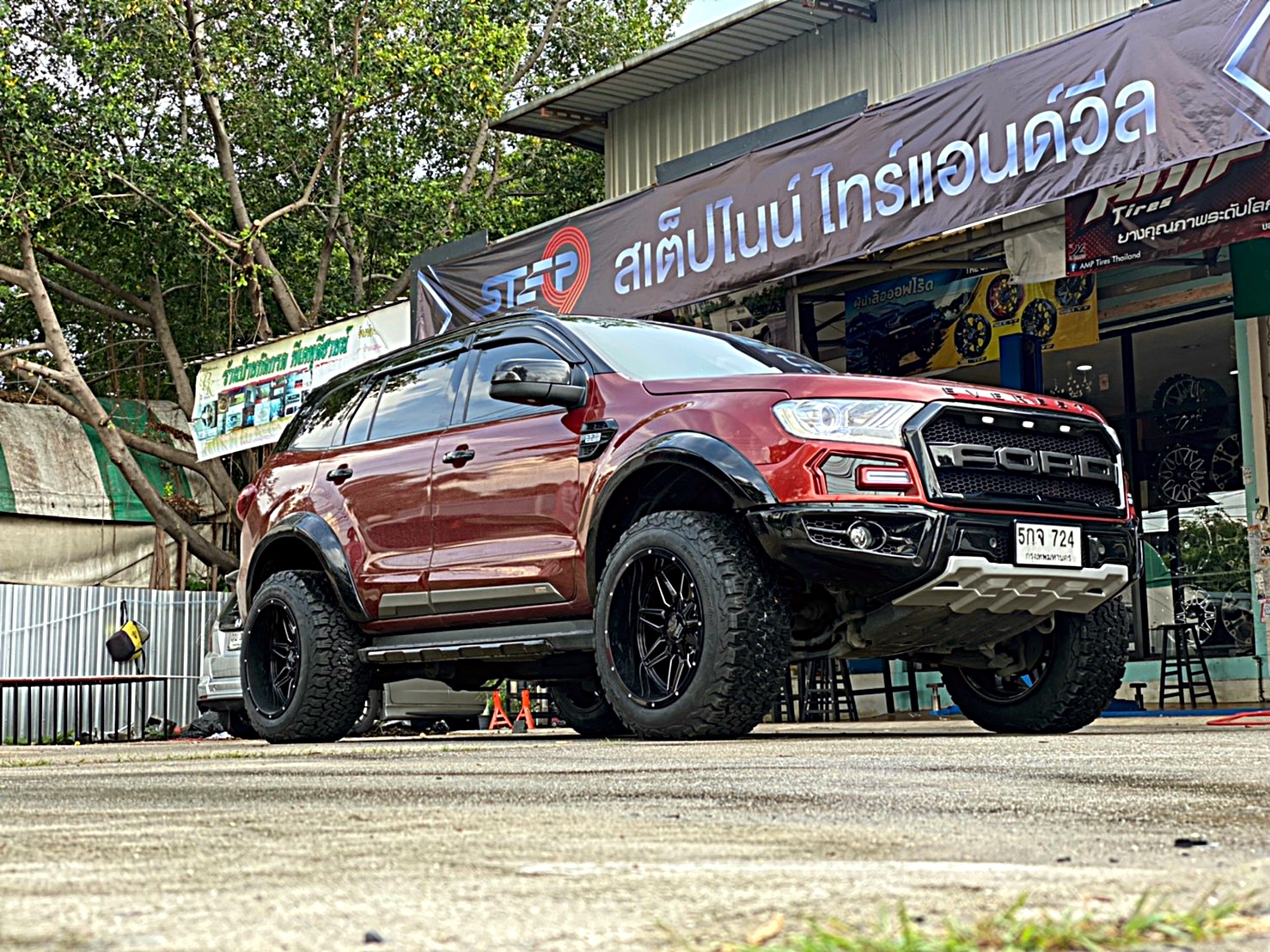 FORD EVEREST จัดทรงเมกาที่ STEP9