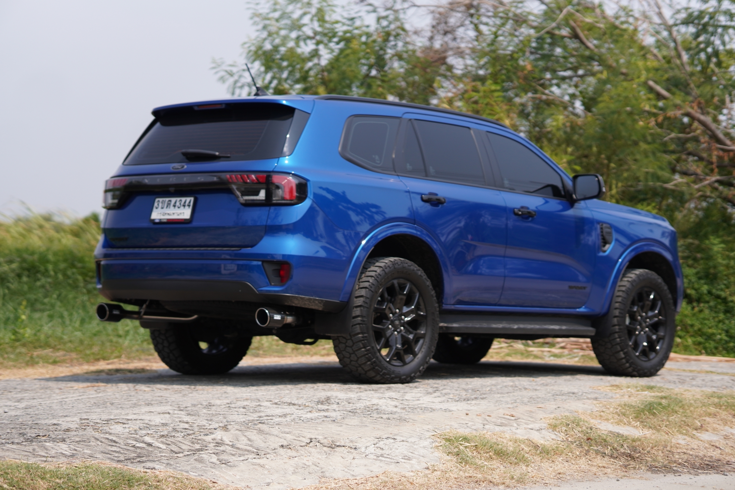 ท่อ HKS ท่อคู่ ซ้าย-ขวา ใส่ EVEREST NEXTGEN ของแท้ที่ STEP9