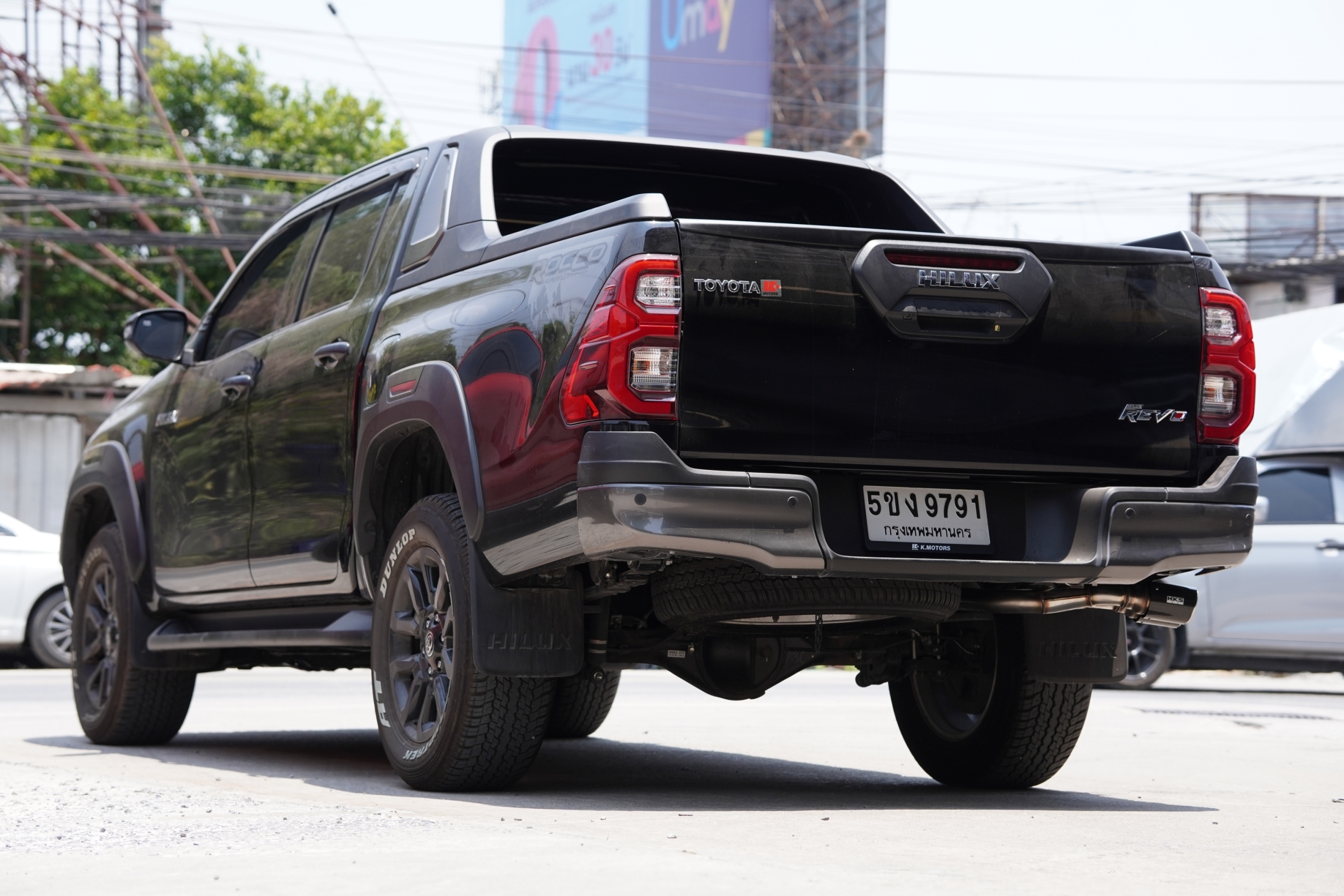 ท่อ HKS ปลายคู่ออกข้าง ใส่ REVO ของแท้ที่ STEP9