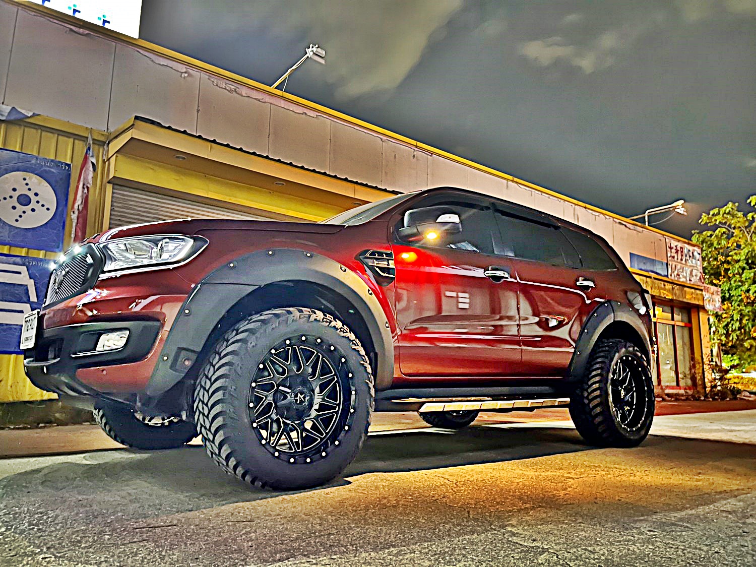 FORD EVEREST แบบไม่ยก โคตรเต็ม