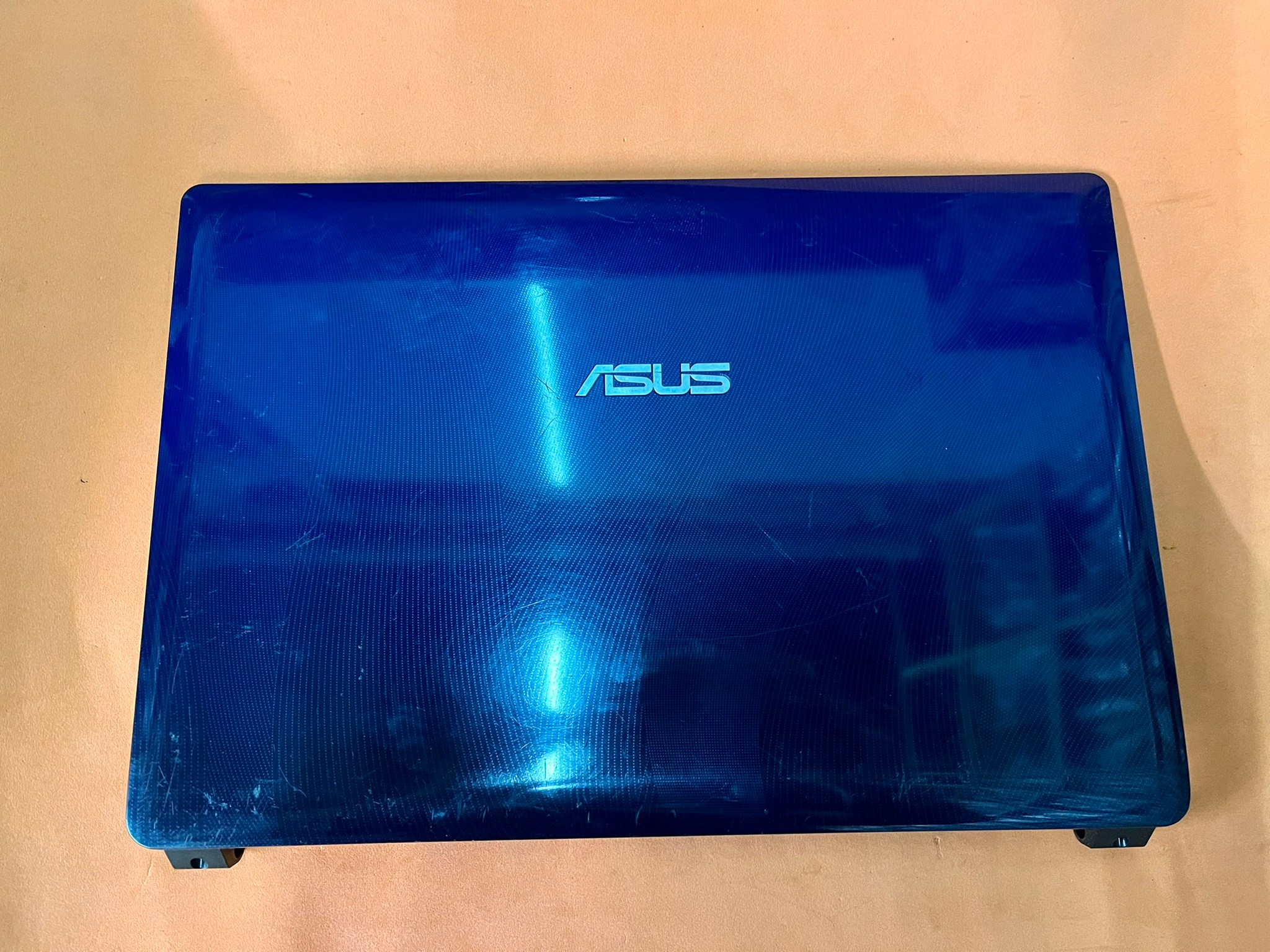 MT06887 ฝาหลังจอโน้ตบุ๊ค Asus K42D K43S K43SD Genuine LCD Back Cover 45KJ1LCJN20 (มือสอง,สีน้ำเงิน,มีรอยขีดข่วน) 2