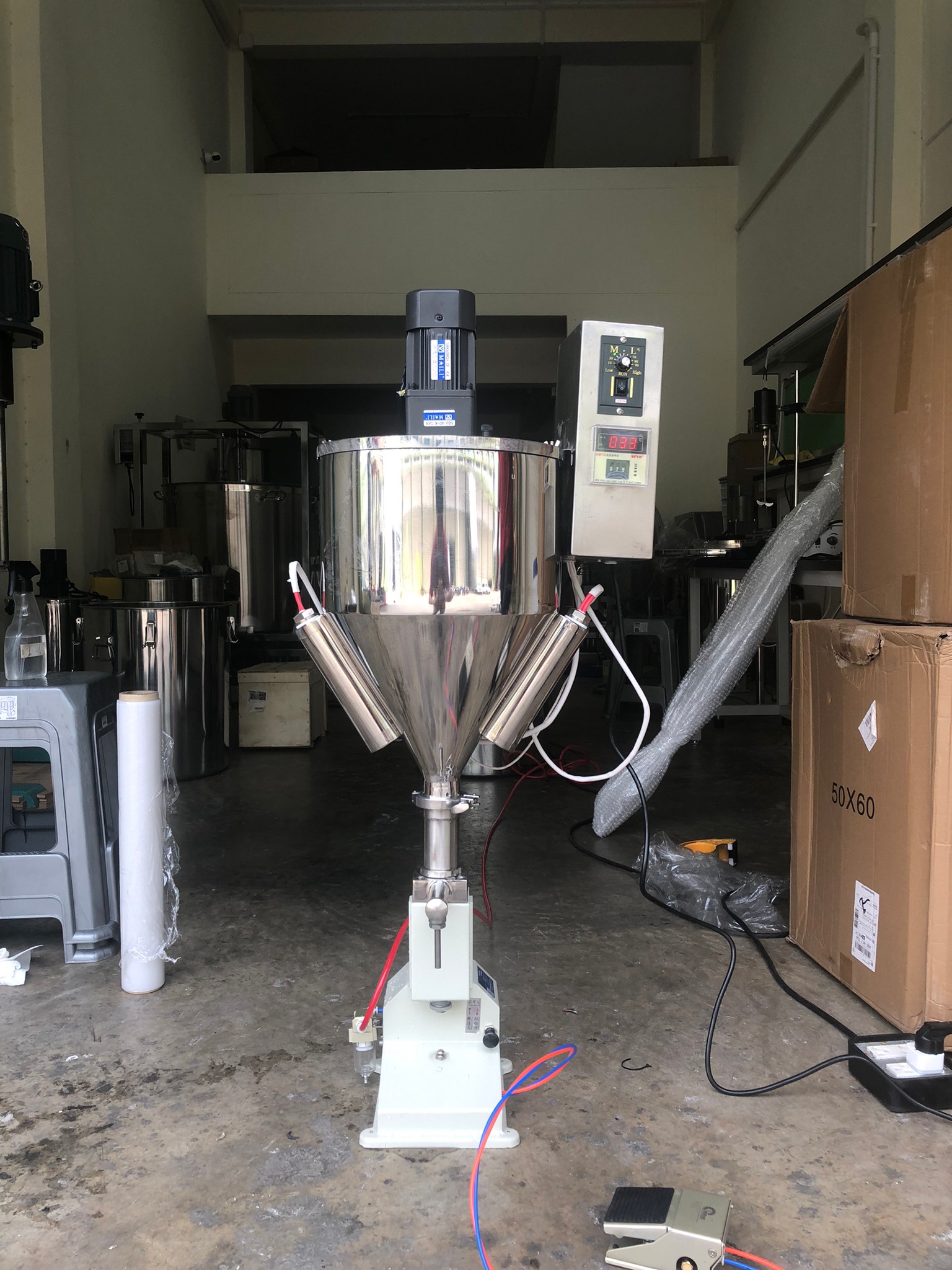 เครื่องบรรจุครีม พร้อมปั่น+ทำความร้อน รุ่น JR-A02 (ต้องใช้คู่กับเครื่องปั้มลม)