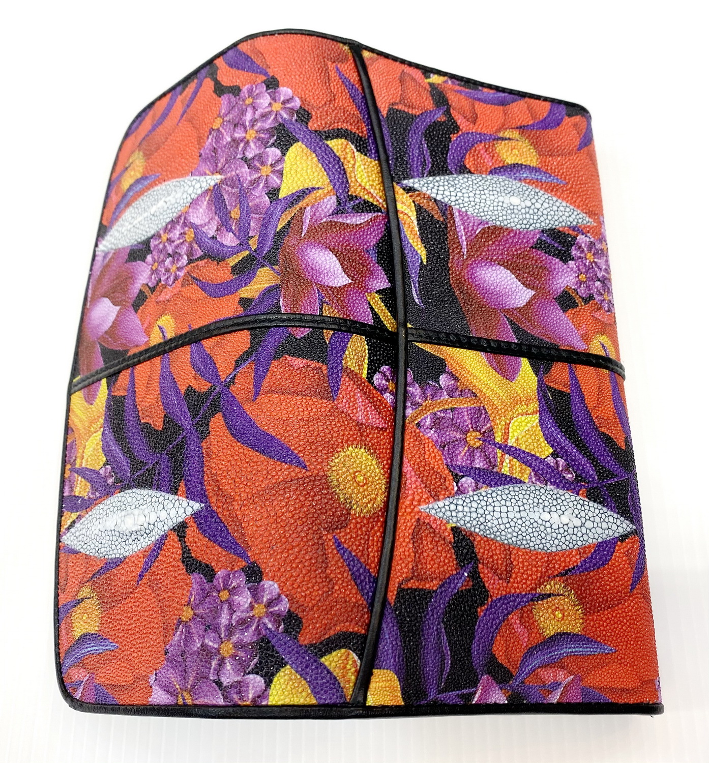 กระเป๋าสตางค์หนังปลากระเบนแท้ 3พับยาว พิมลาย ดอกไม้