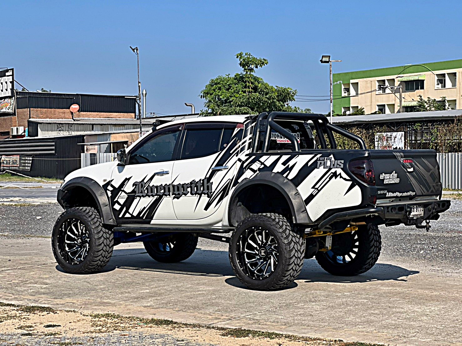 TRITON ทรงเมกา ที่ STEP9