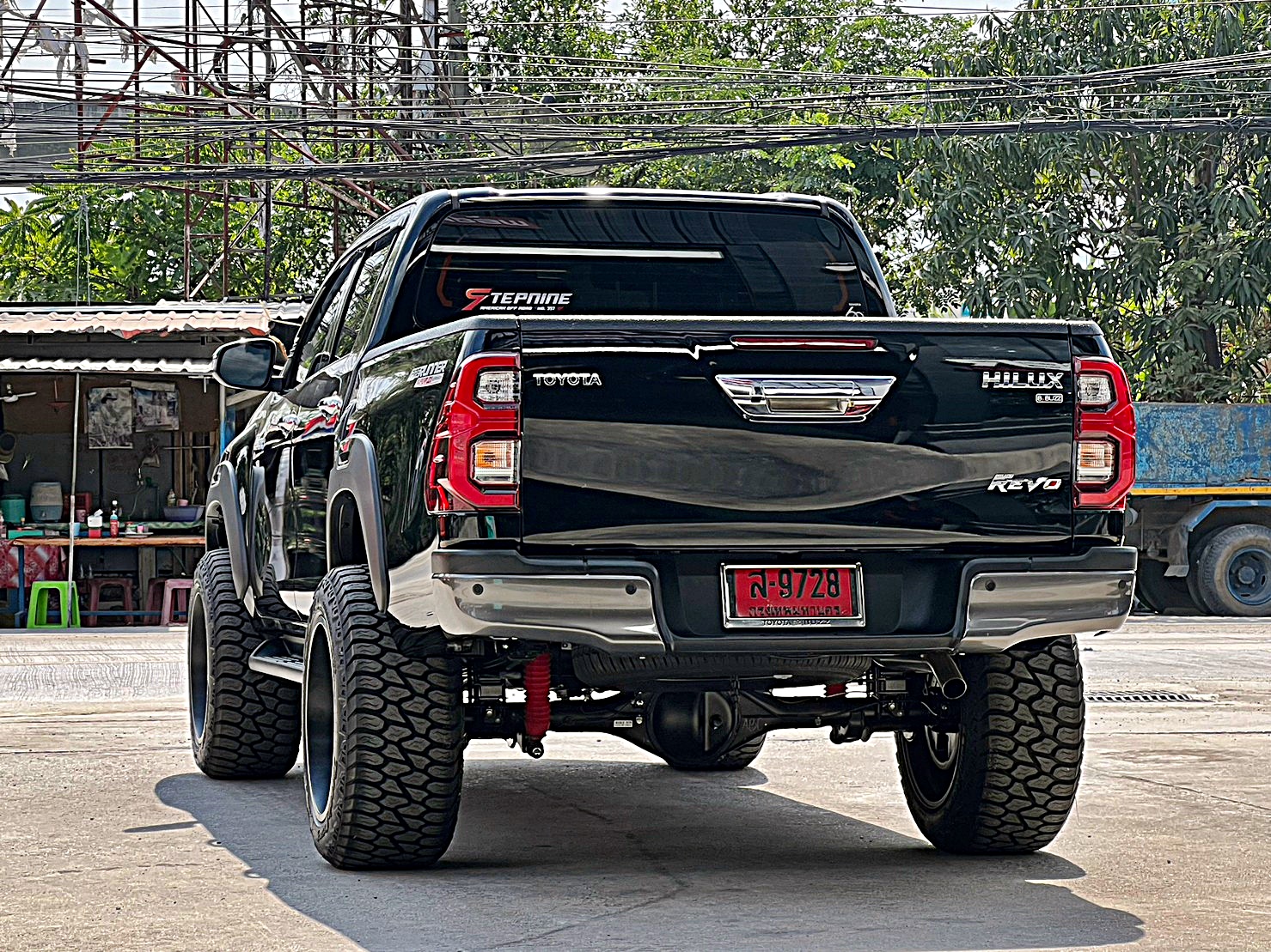 TOYOTA REVO แต่งทรงเมกาที่ STEP9