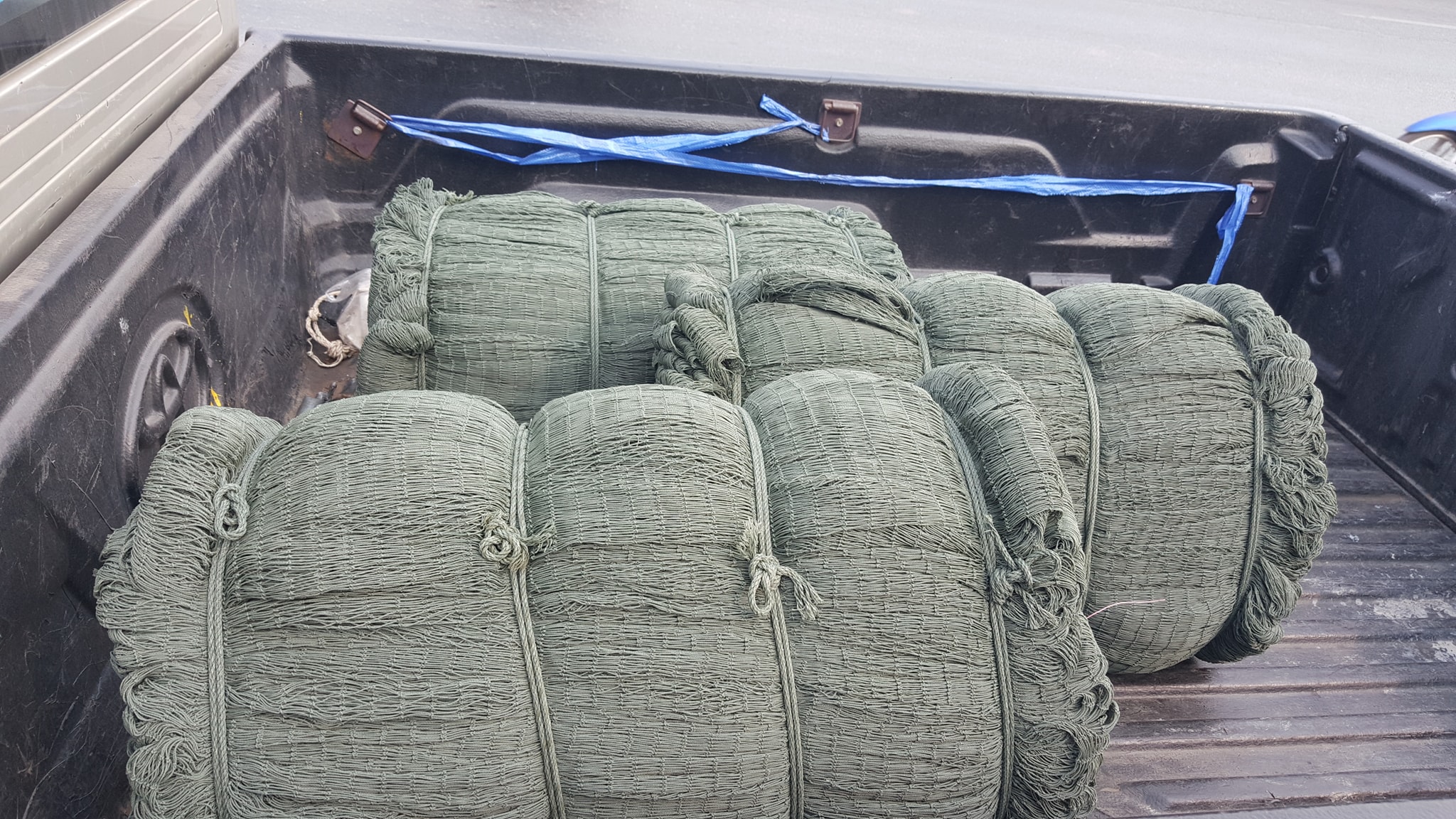 รับเหมาติดตั้งตาข่ายกันนกจำหน่ายตาข่ายกันนกอย่างดี โกดังสินค้าและโรงงาน