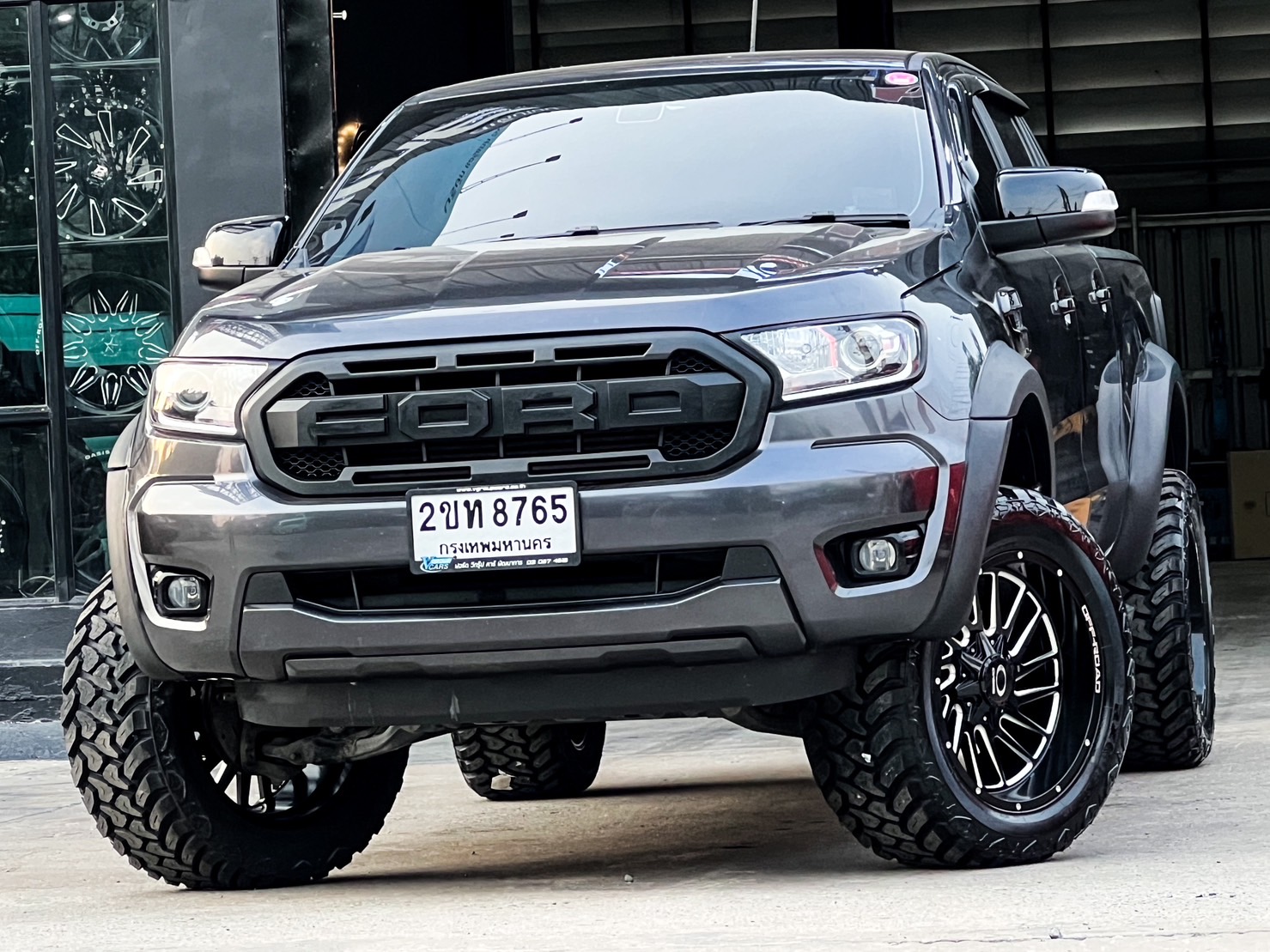 FORD RANGER ทรงเมกา แต่งครบ จบที่STEP9
