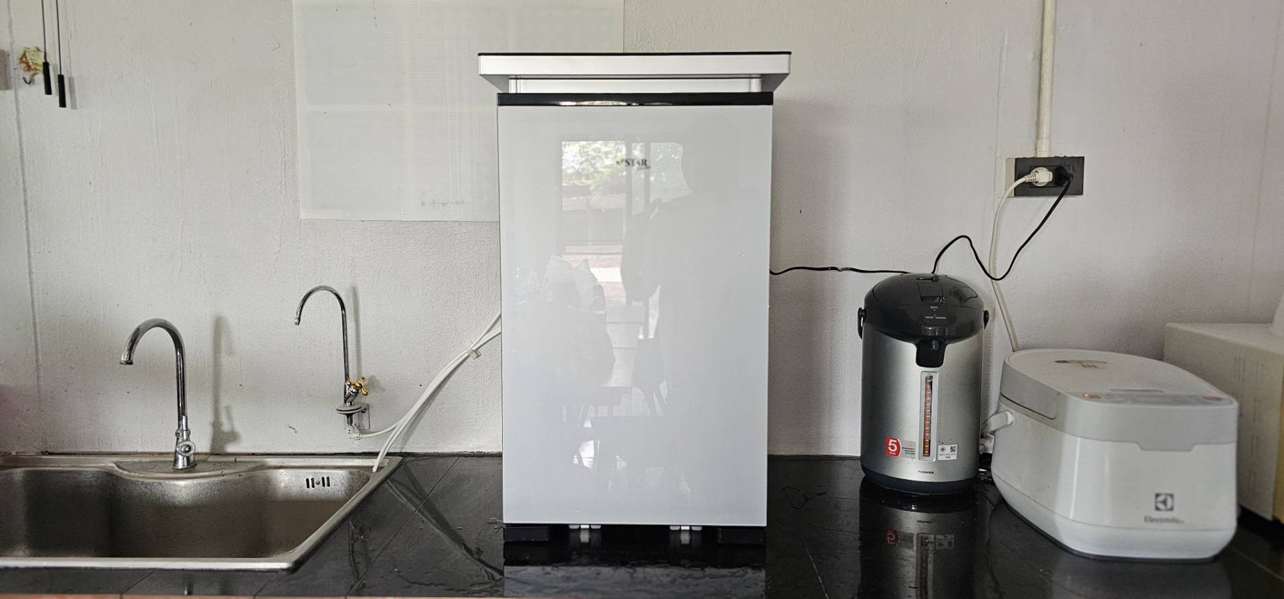 เครื่องกรองน้ำดื่ม5ขั้นตอนระบบ RO รุ่นกำลังผลิต600ลิตรต่อวันรุ่นมีขาตั้ง พร้อมติดตั้ง