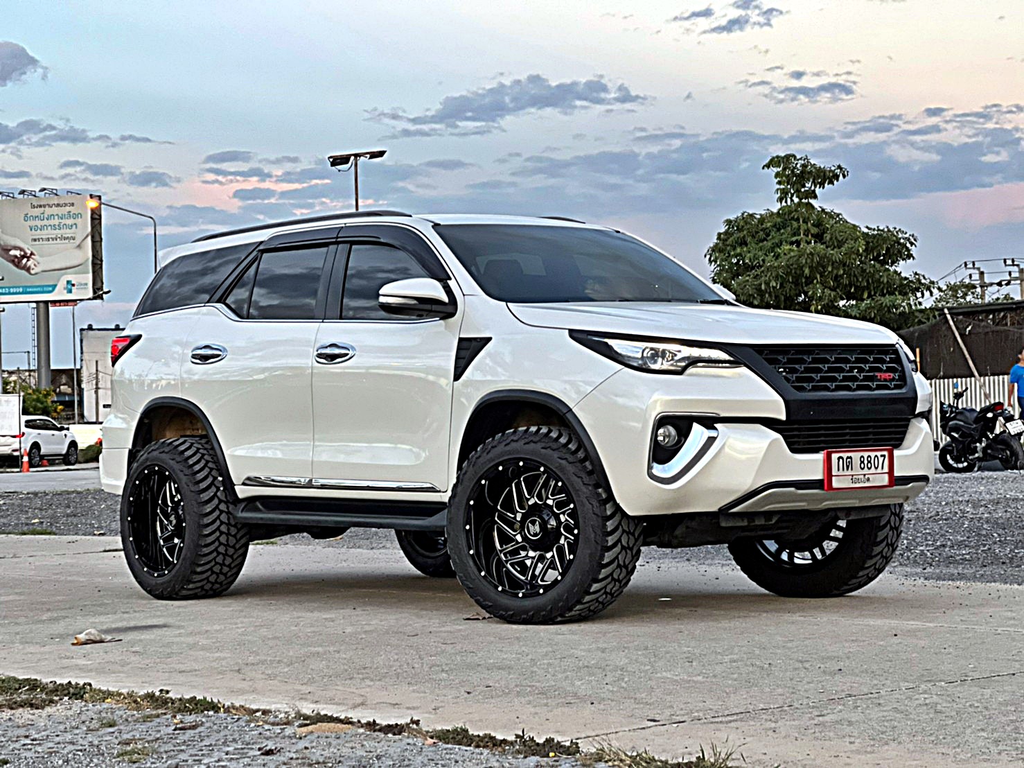 FORTUNER ทรงเมกา ล้อขอบ20 ที่ STEP9