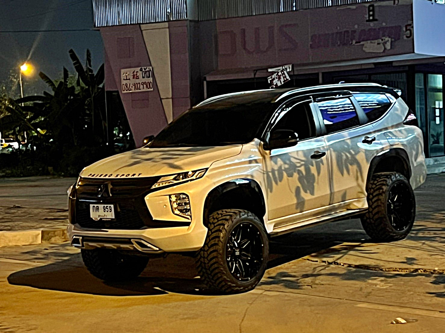 PAJERO SPORT ทรงเมกา ที่ STEP9