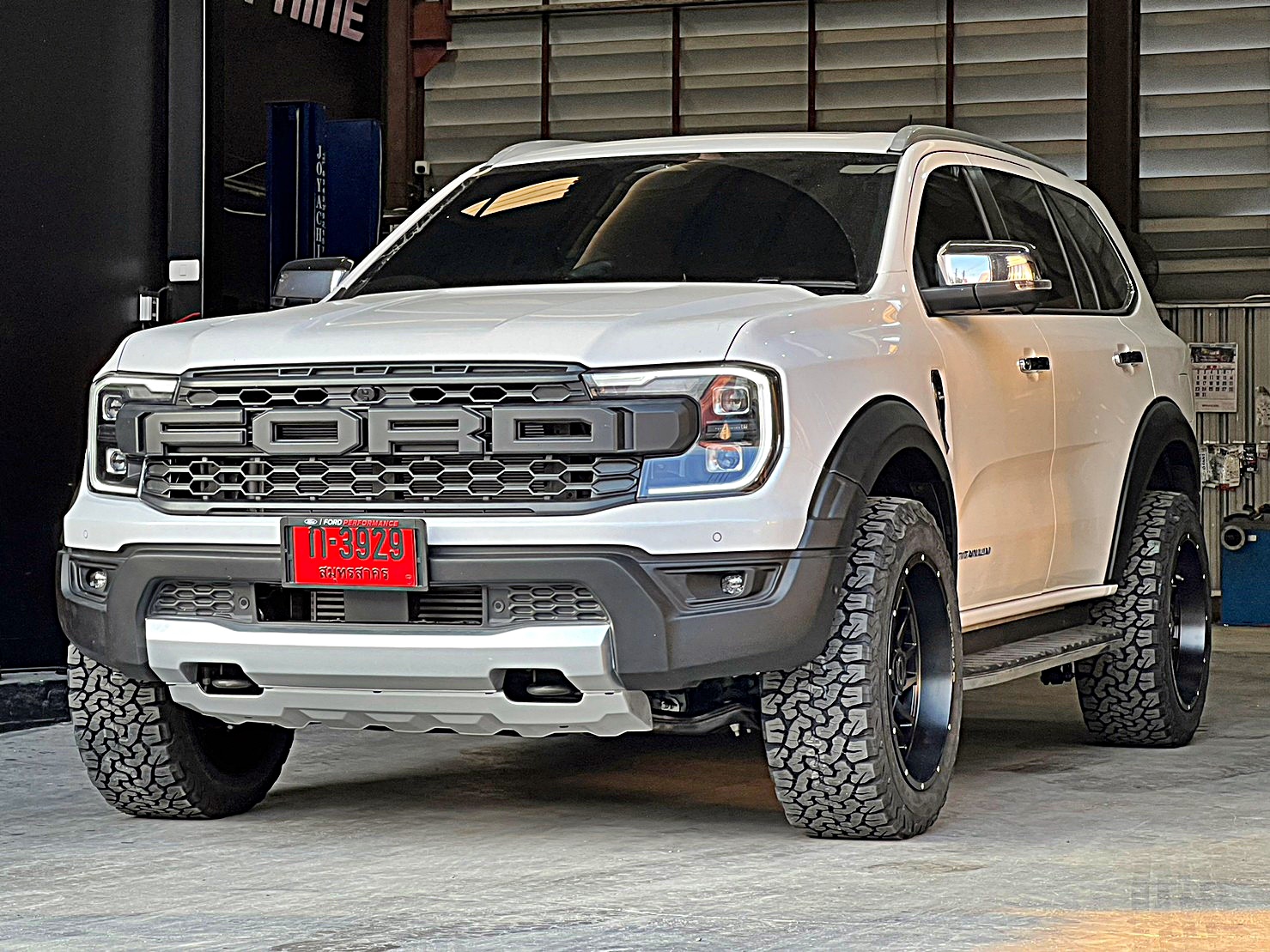 FORD EVEREST NEXTGEN แต่งวทรงเมกาที่ STEP9