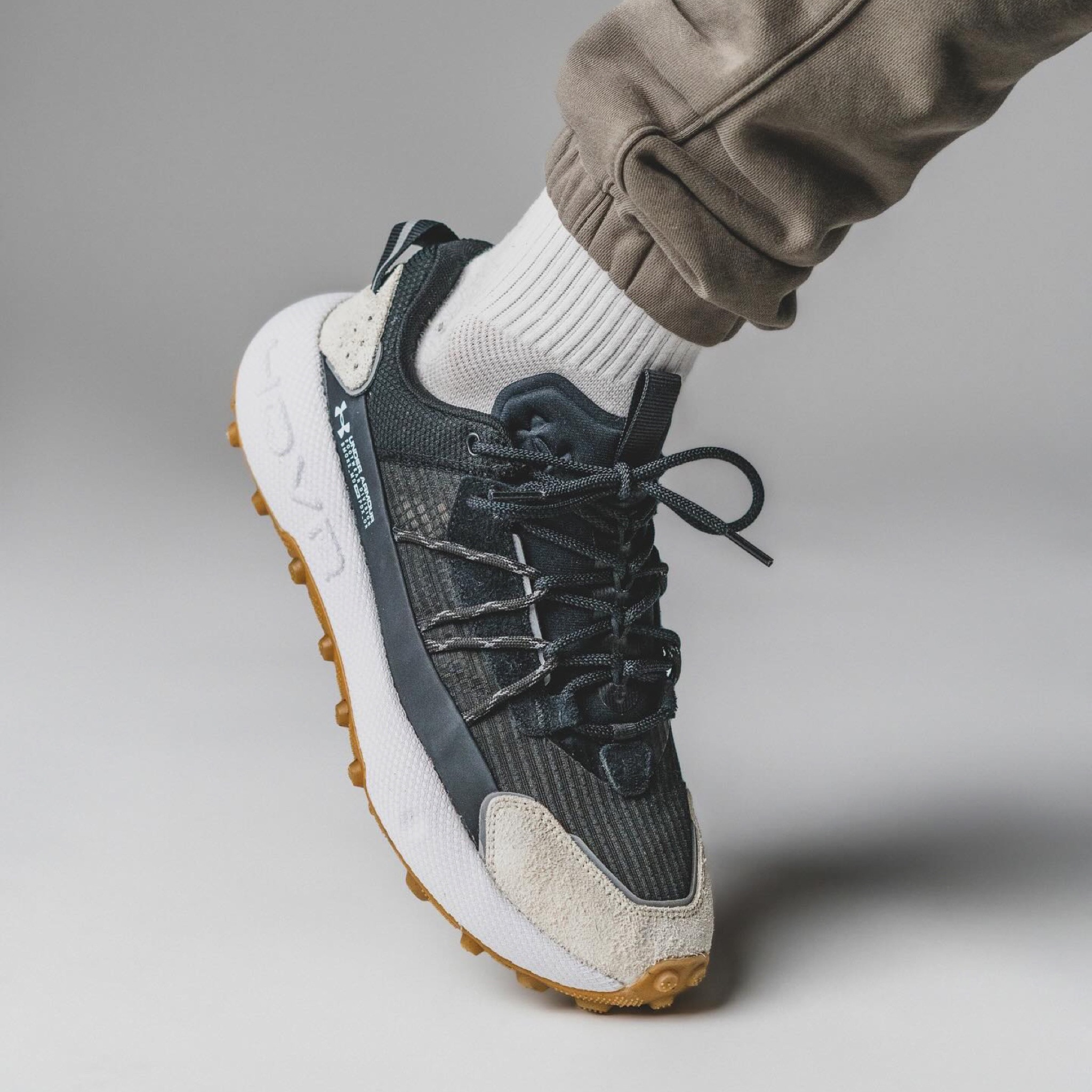 รองเท้าเดินป่า Under Armour Fat Tire Venture Pro (M8/9/9.5US)