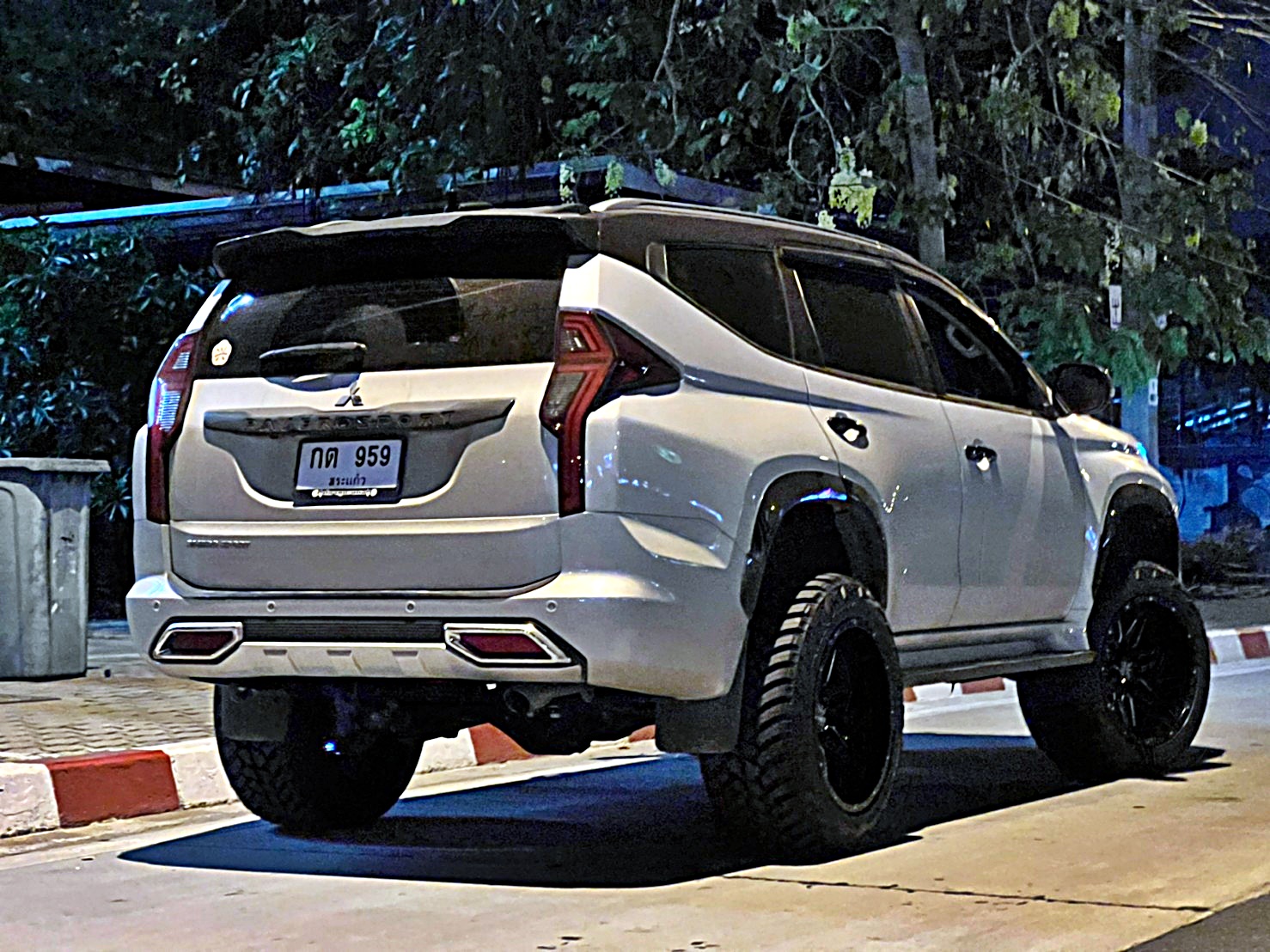 PAJERO SPORT ทรงเมกา ที่ STEP9