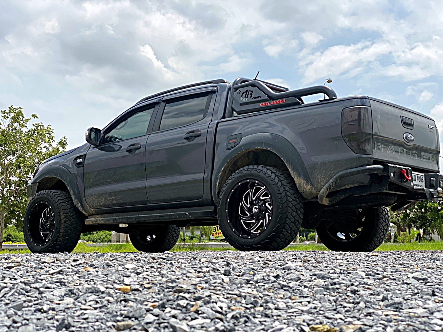 FORD จัดชุดใหม่ ทรงเมกาที่ STEP9